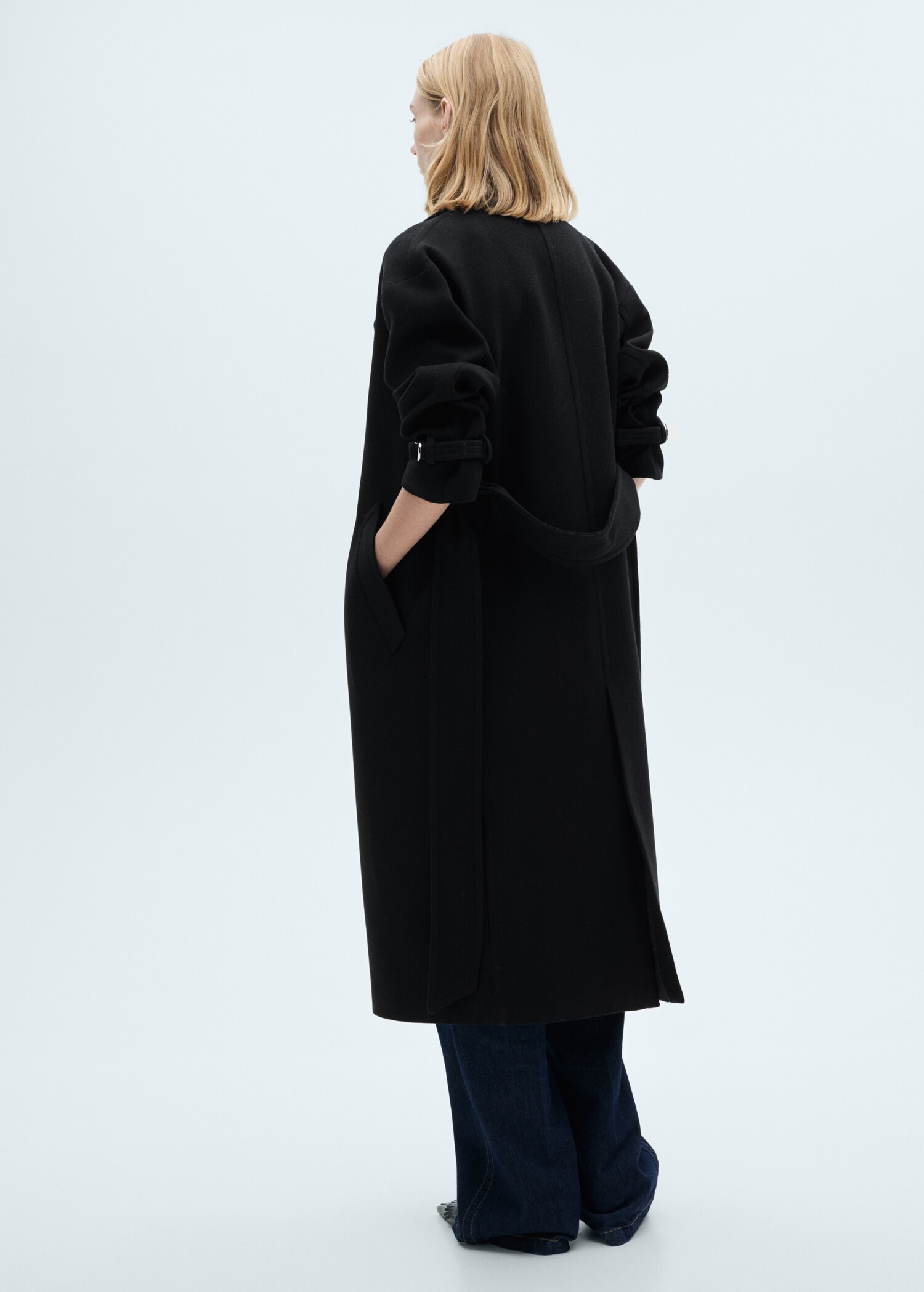 Manteco wool coat with oversized lapels - Reverse of the article