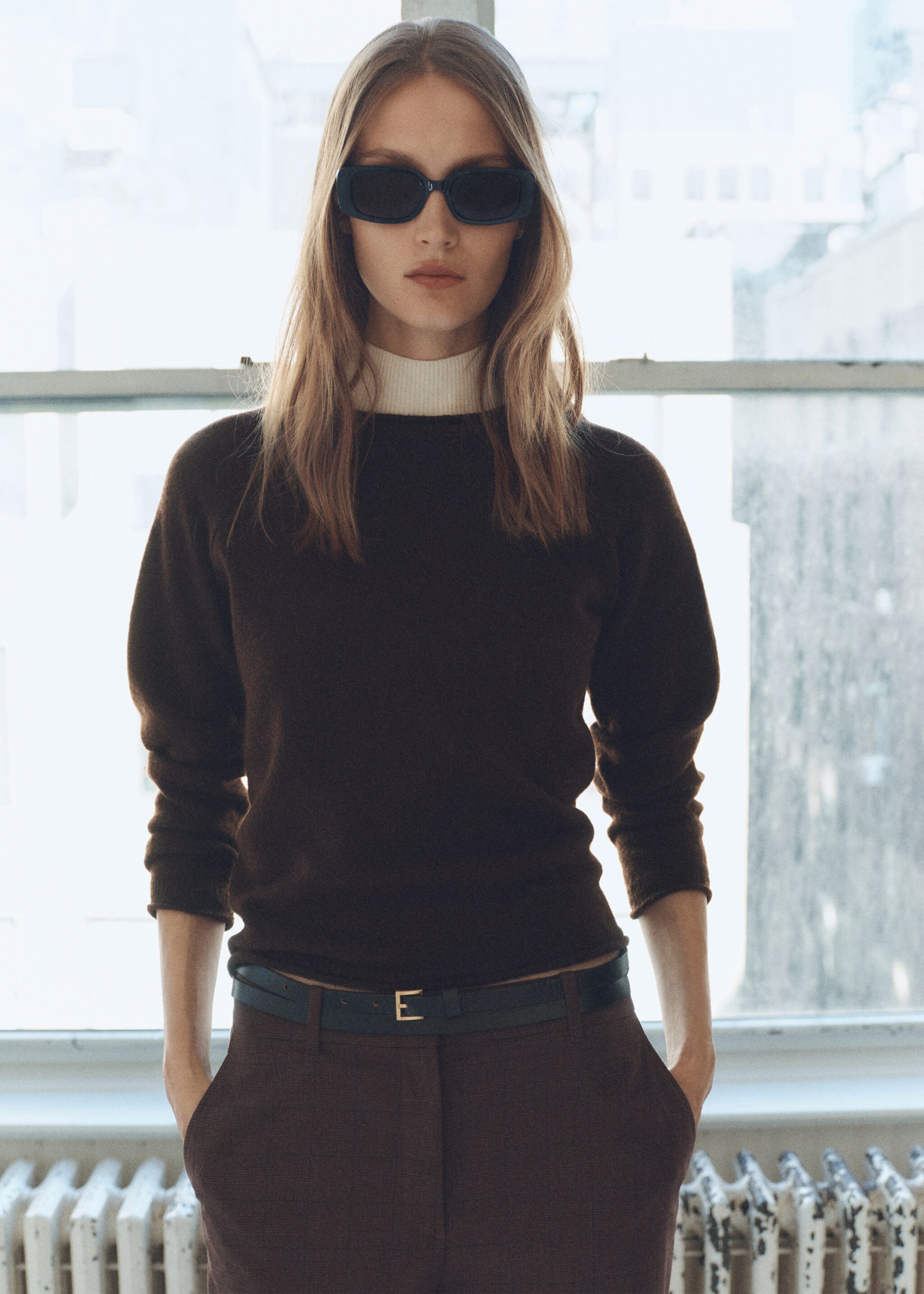 Round-neck knitted sweater - Medium plane, Brown. Ref: 87040456-00.