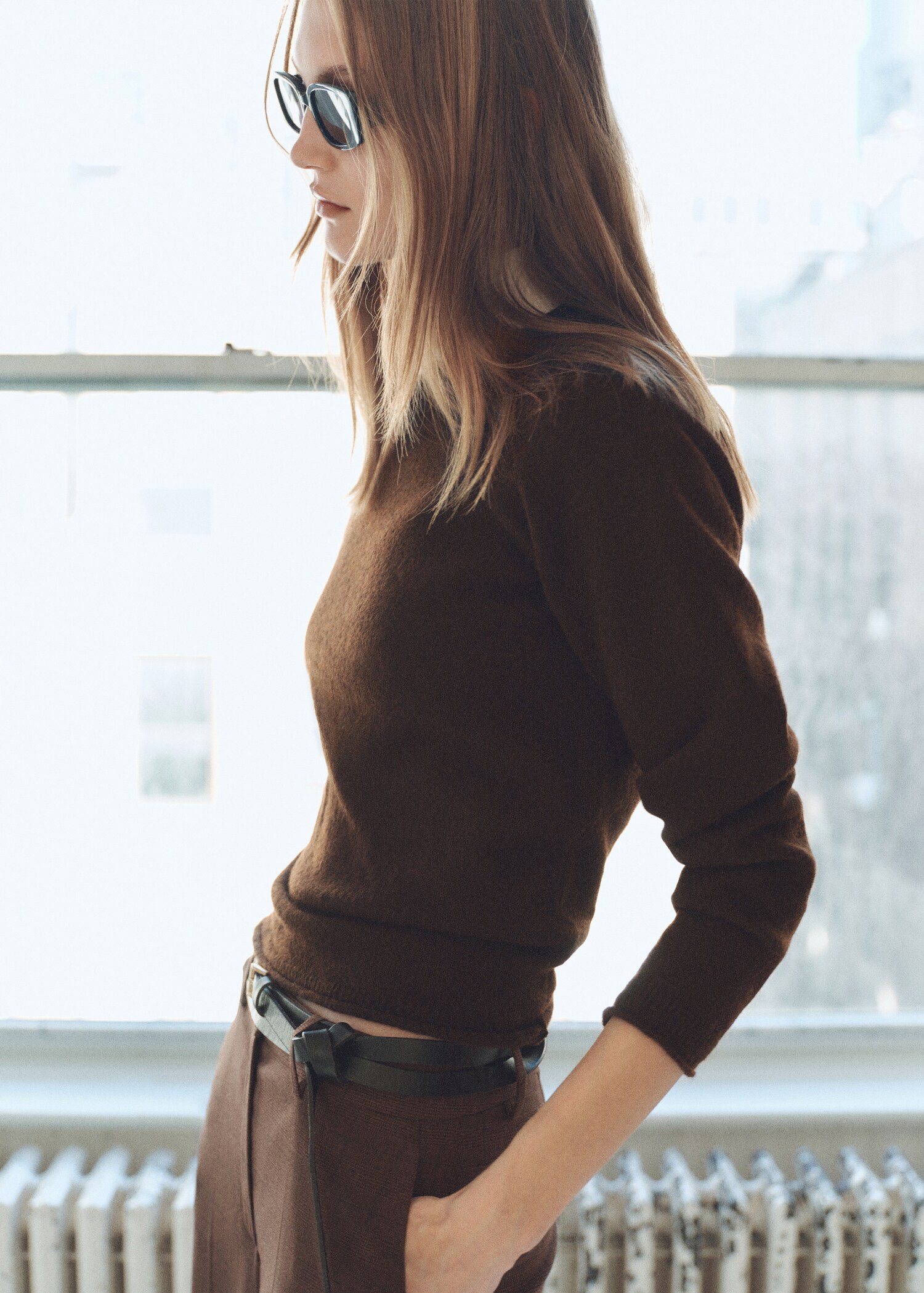 Round-neck knitted sweater - Details of the article 1