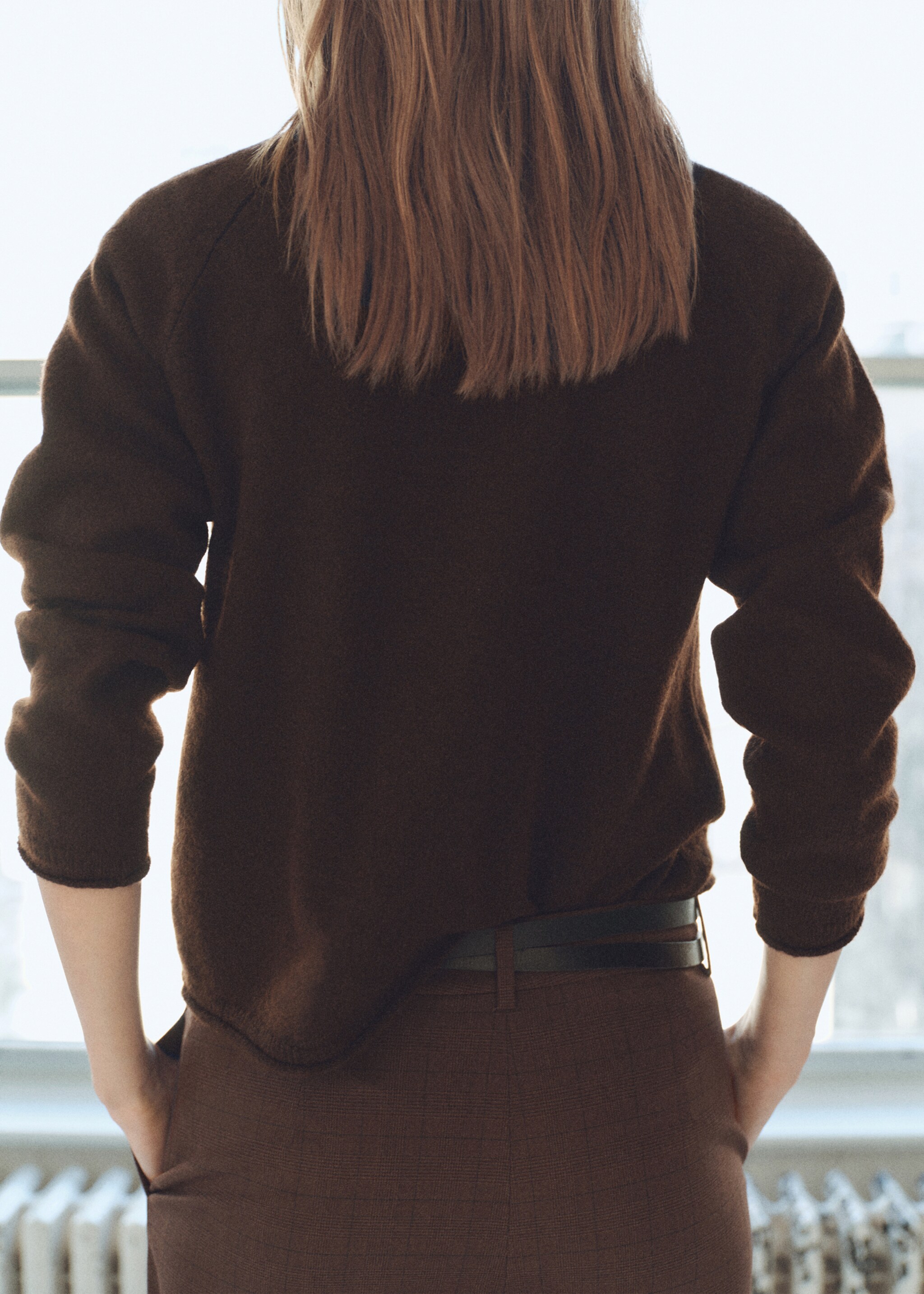 Round-neck knitted sweater - Reverse of the article, Brown. Ref: 87040456-00.