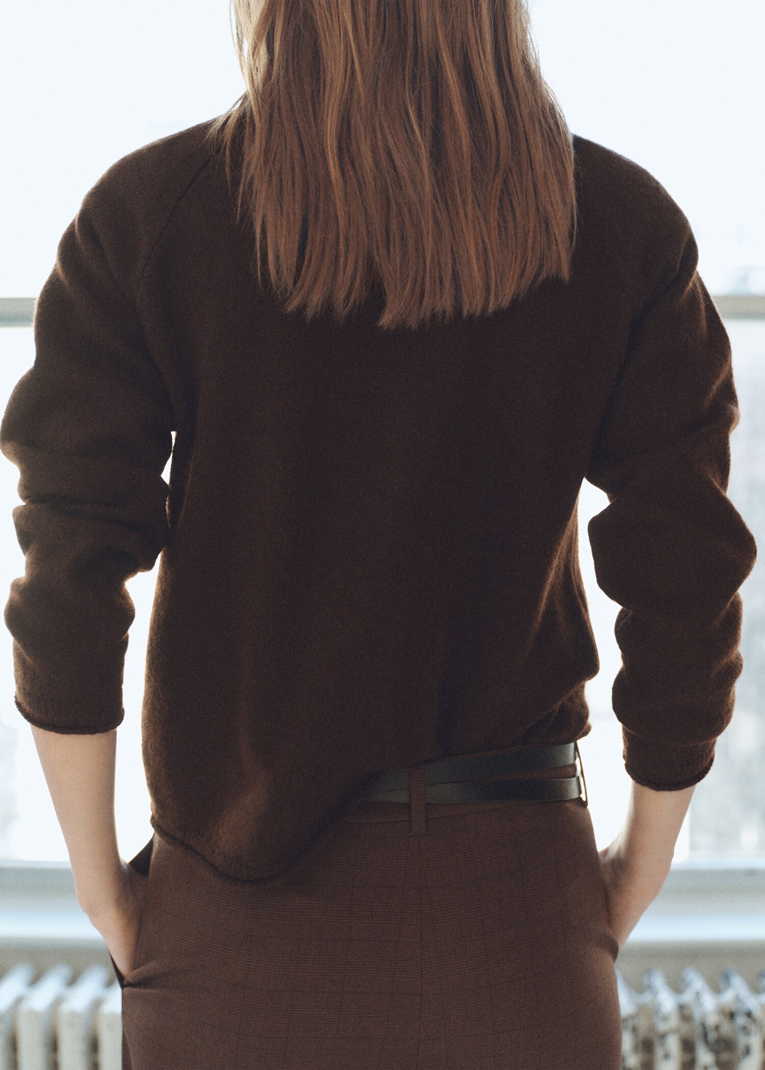 Round-neck knitted sweater - Reverse of the article