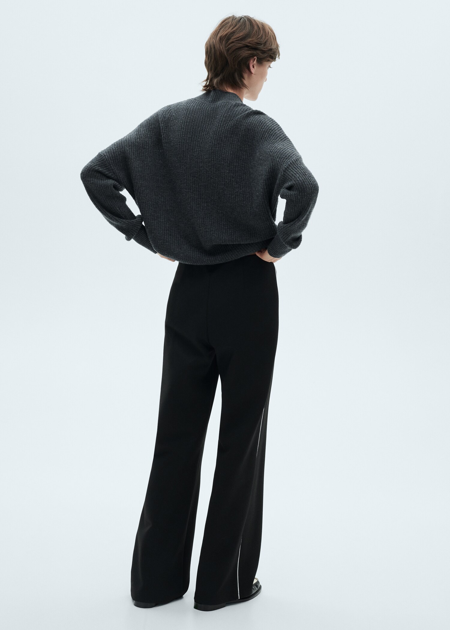 Knitted trousers with contrasting stripes - Reverse of the article