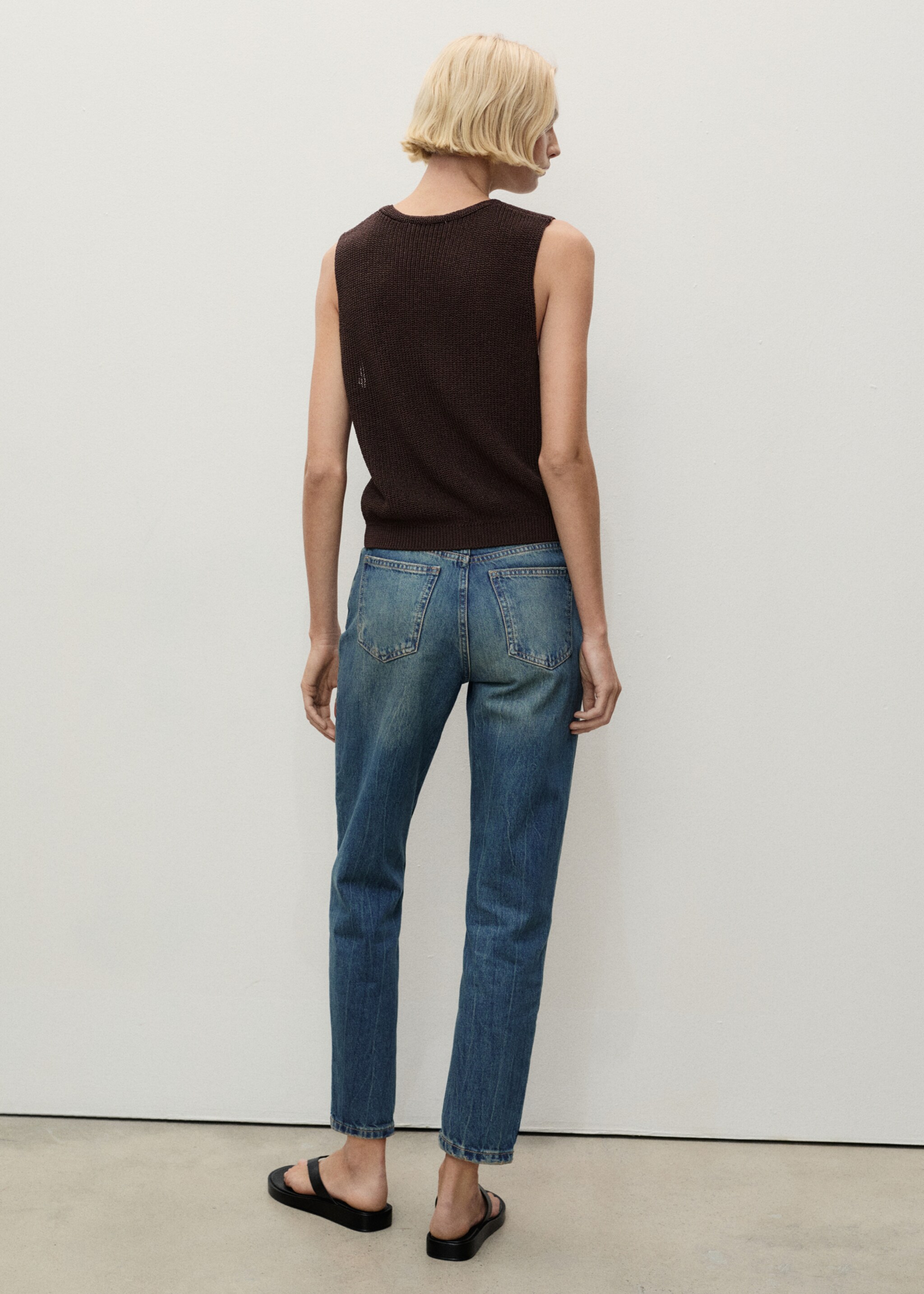 Mom2000 high-waist mom jeans - Achterkant van het artikel, Donker vintage blauw. Ref: 87040574-00.