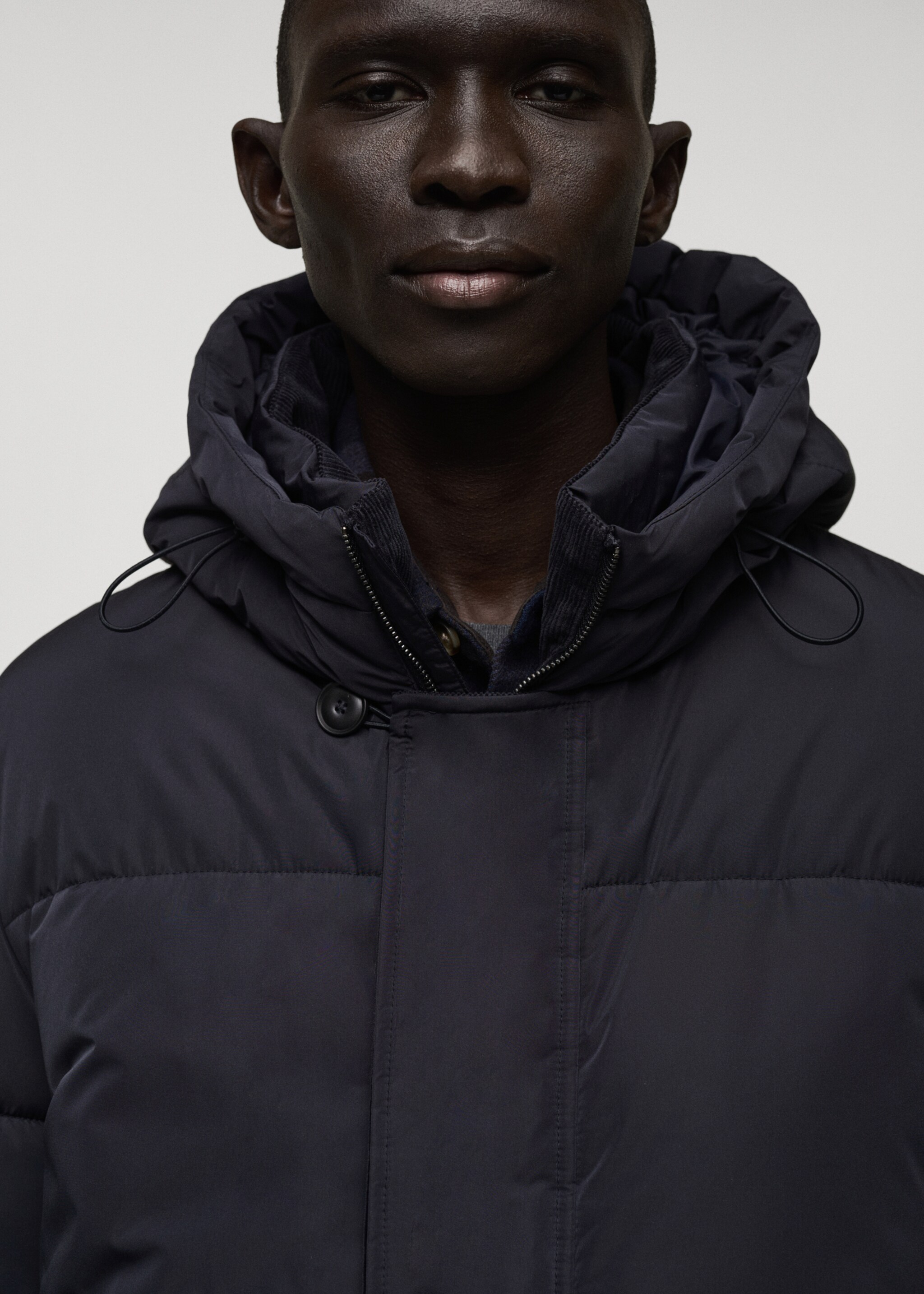 Anorac embuatat caputxa water-repellent - Detall de l'article 1, Blau marí fosc. Ref: 87040575-00.