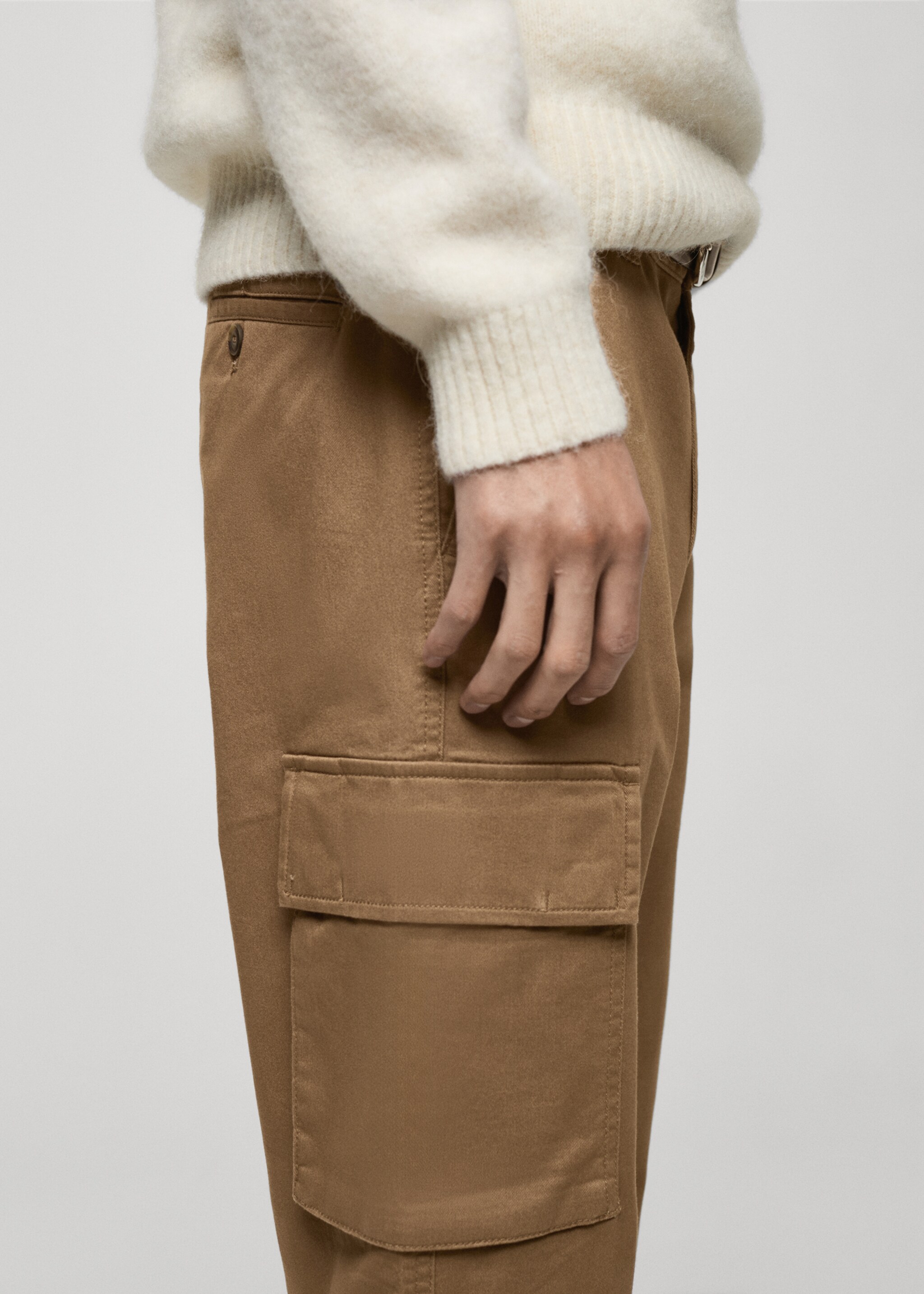 Regular-Fit-Cargohose aus Baumwolle - Detail des Artikels 1, Mittelbraun. Ref: 87040576-00.