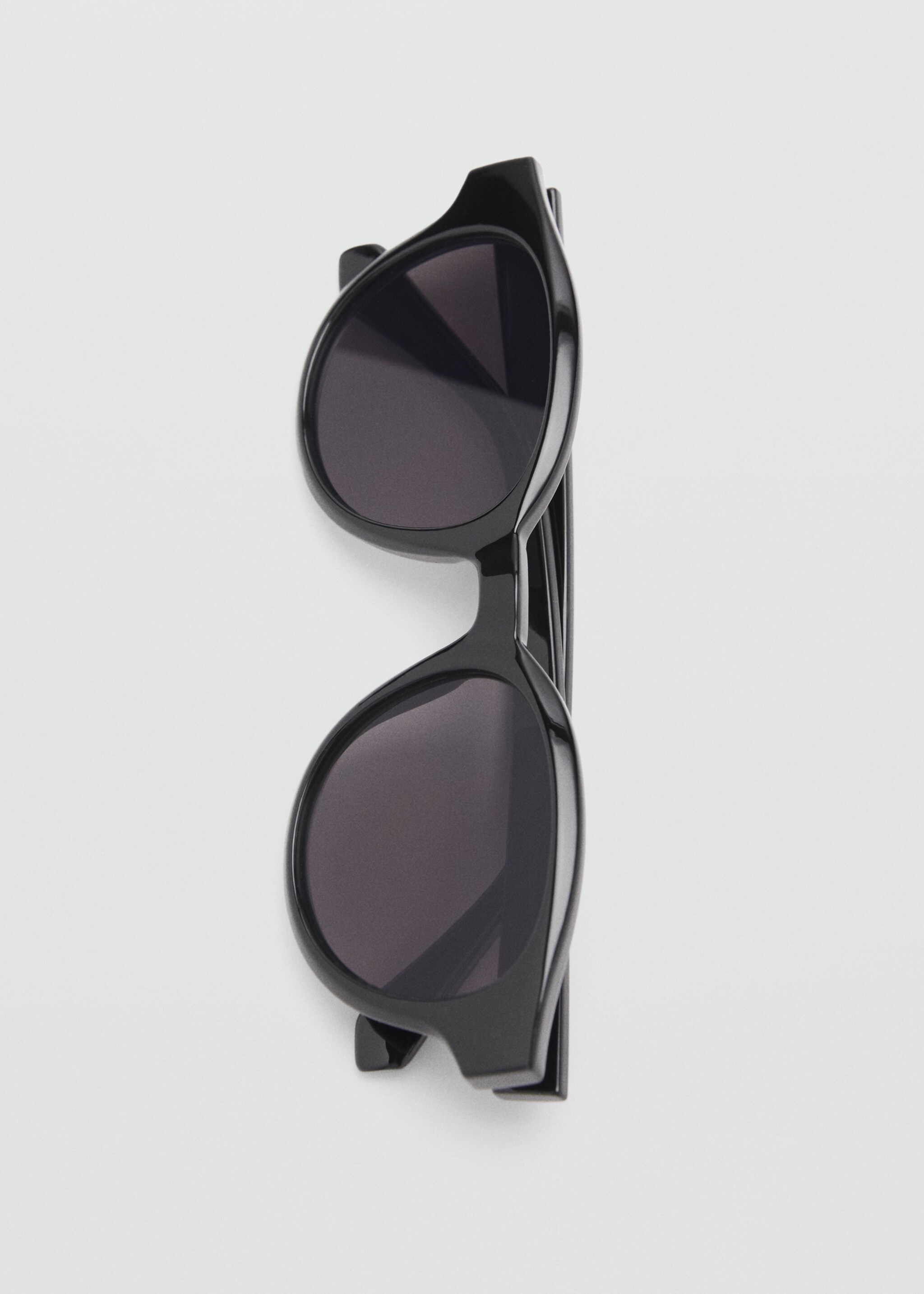 Resin frame sunglasses - Details of the article 2, Black. Ref: 87040578-00.