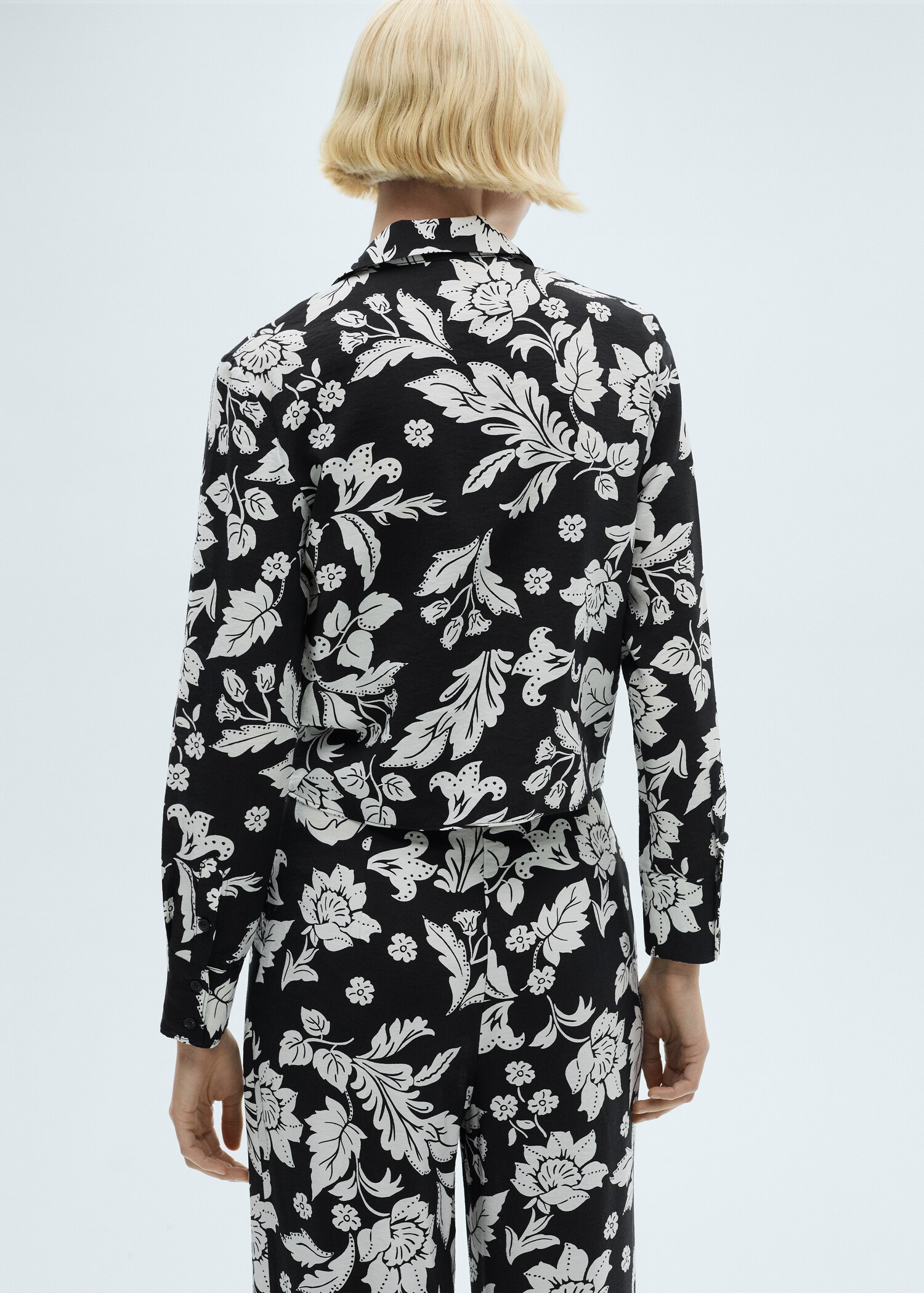 Floral-print blouse with knot detail - Reverse of the article