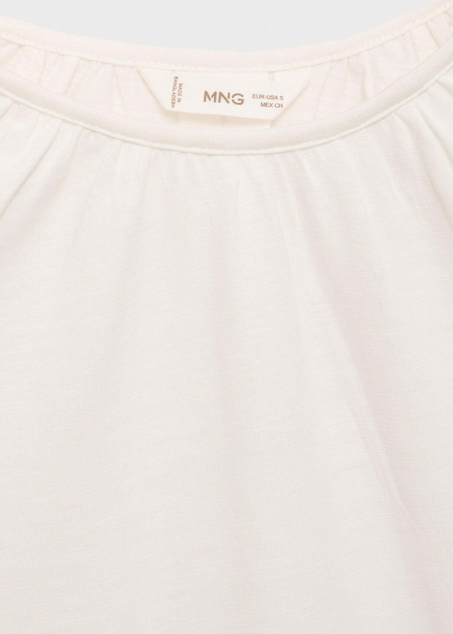 Gathered neck T-shirt - Details of the article 8