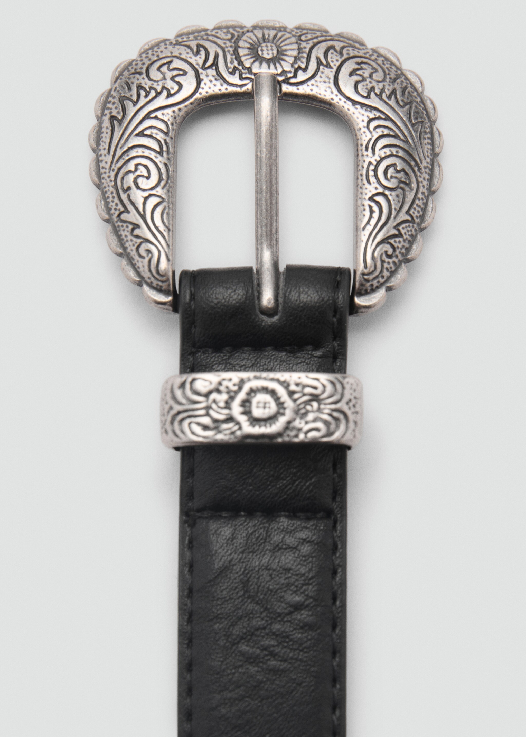 Embossed buckle belt - Medium plane, Black. Ref: 87040594-00.