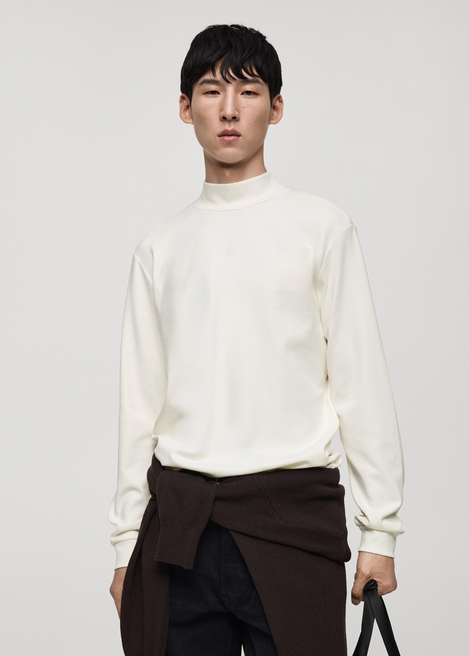 Langärmliges T-Shirt mit halbhohem Kragen - Mittlere Ansicht