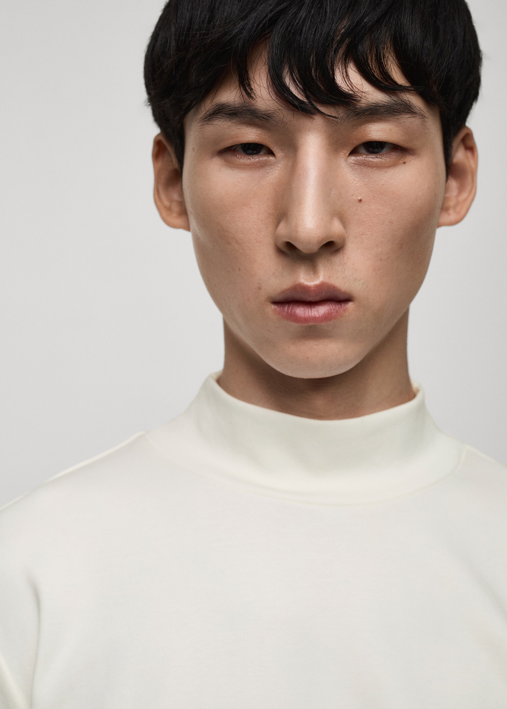 Langärmliges T-Shirt mit halbhohem Kragen - Detail des Artikels 1, Ecru. Ref: 87040601-00.