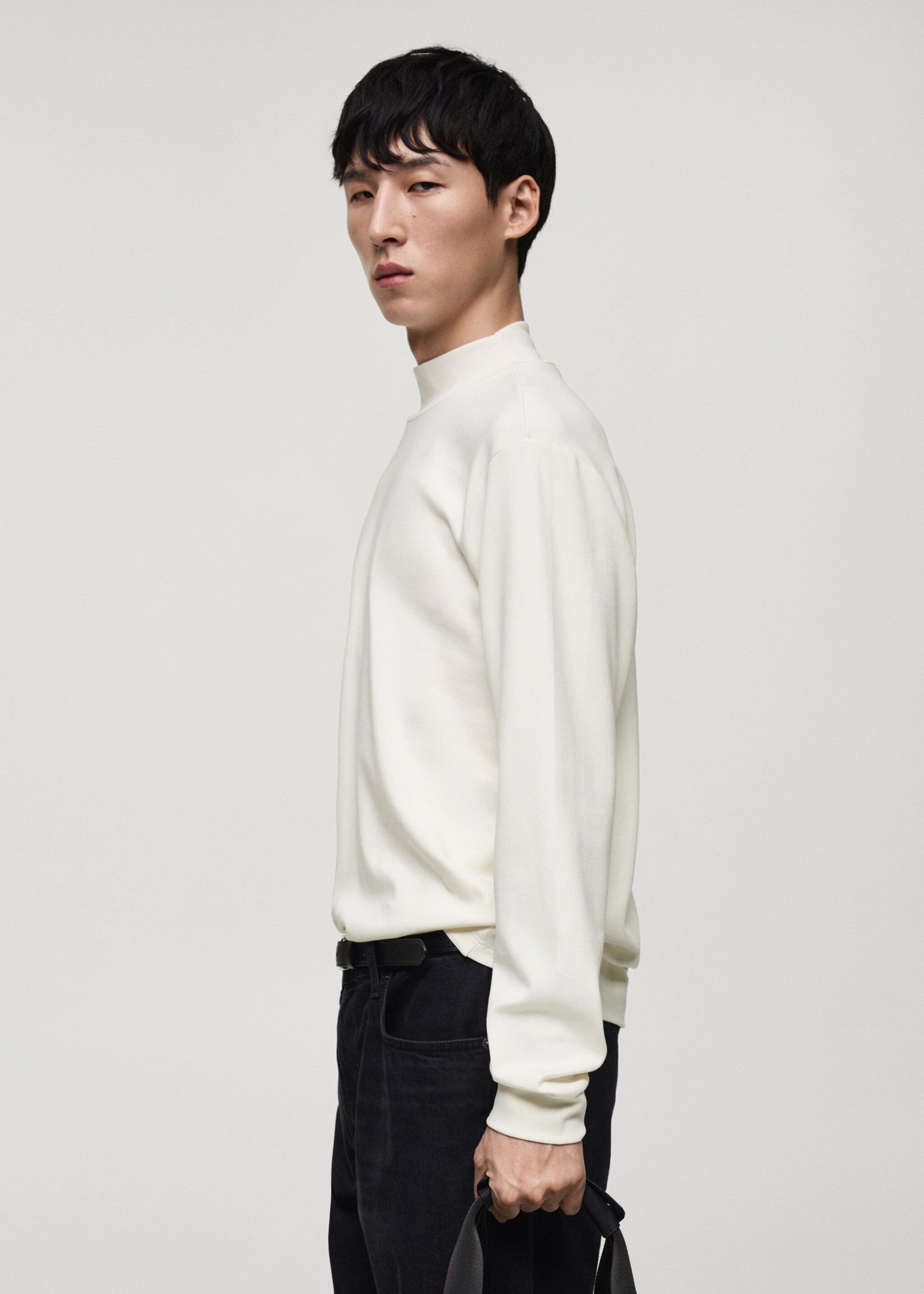 Langärmliges T-Shirt mit halbhohem Kragen - Detail des Artikels 2, Ecru. Ref: 87040601-00.