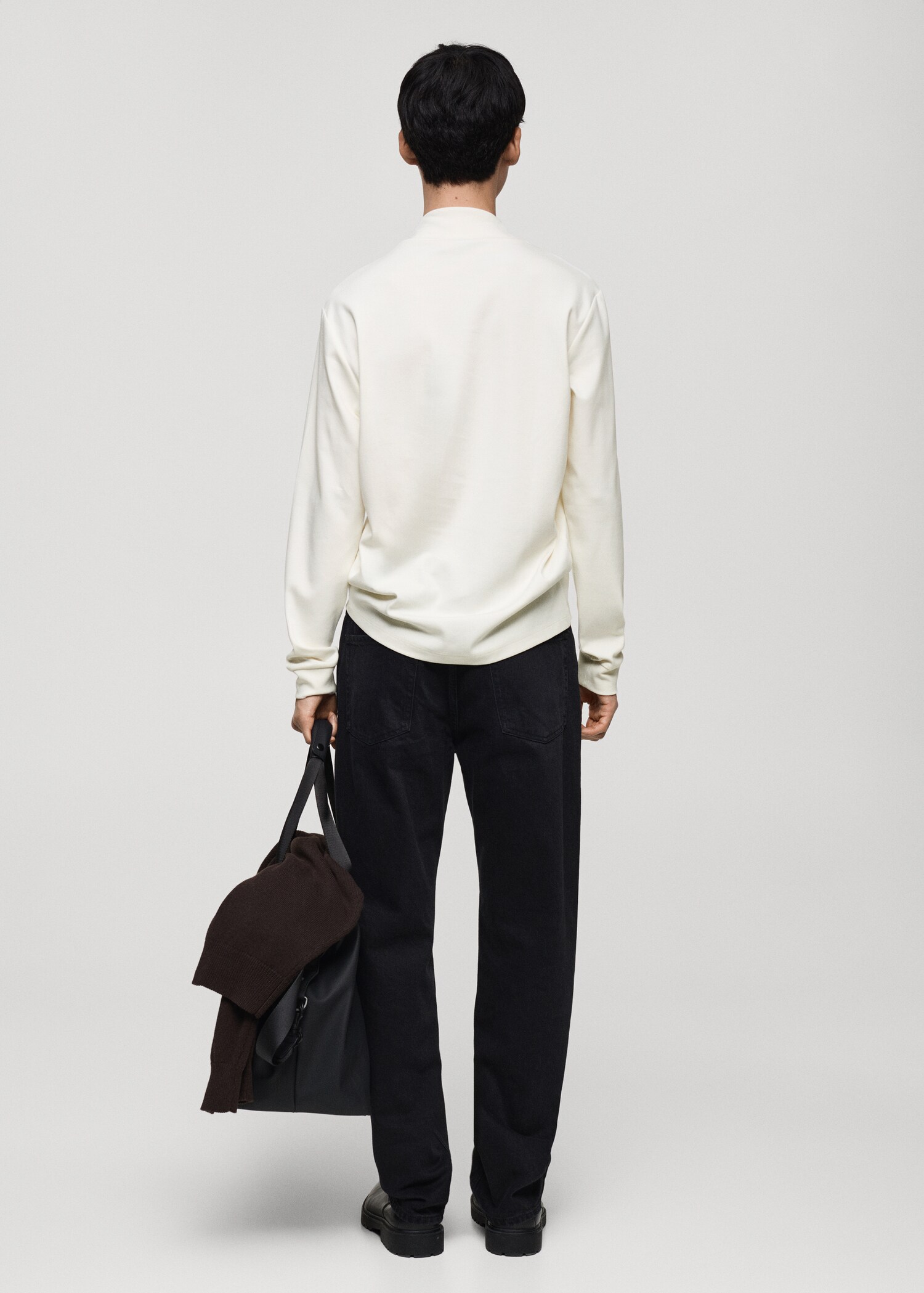 Langärmliges T-Shirt mit halbhohem Kragen - Rückseite des Artikels