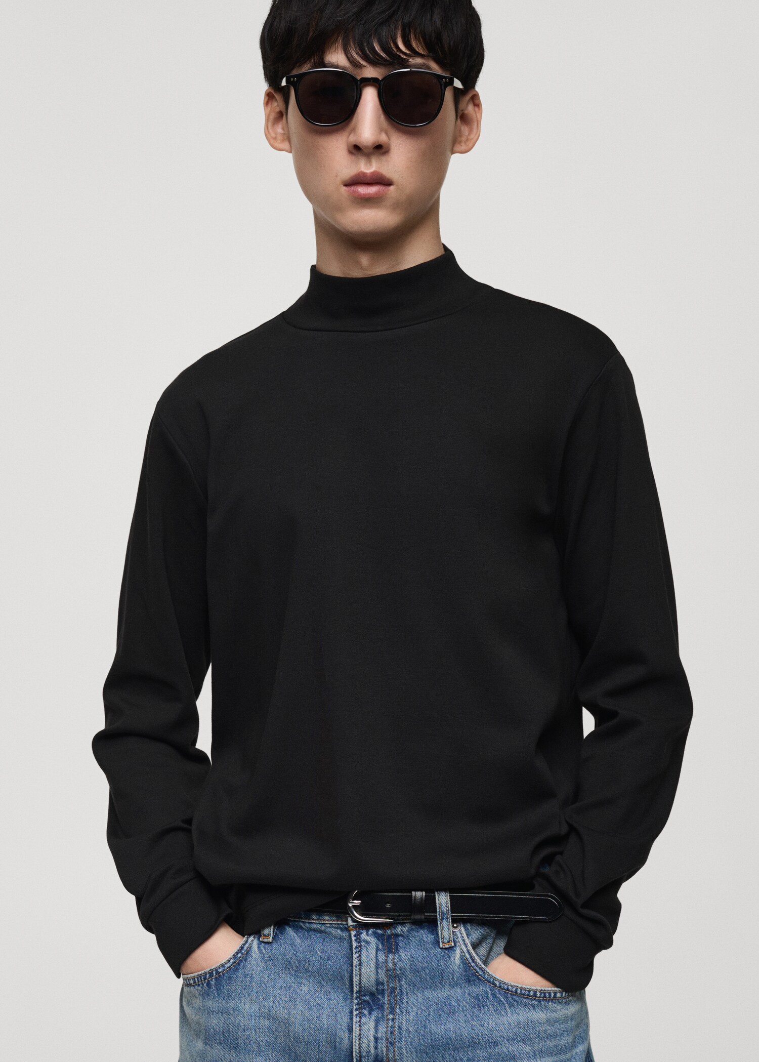 Langärmliges T-Shirt mit halbhohem Kragen - Mittlere Ansicht