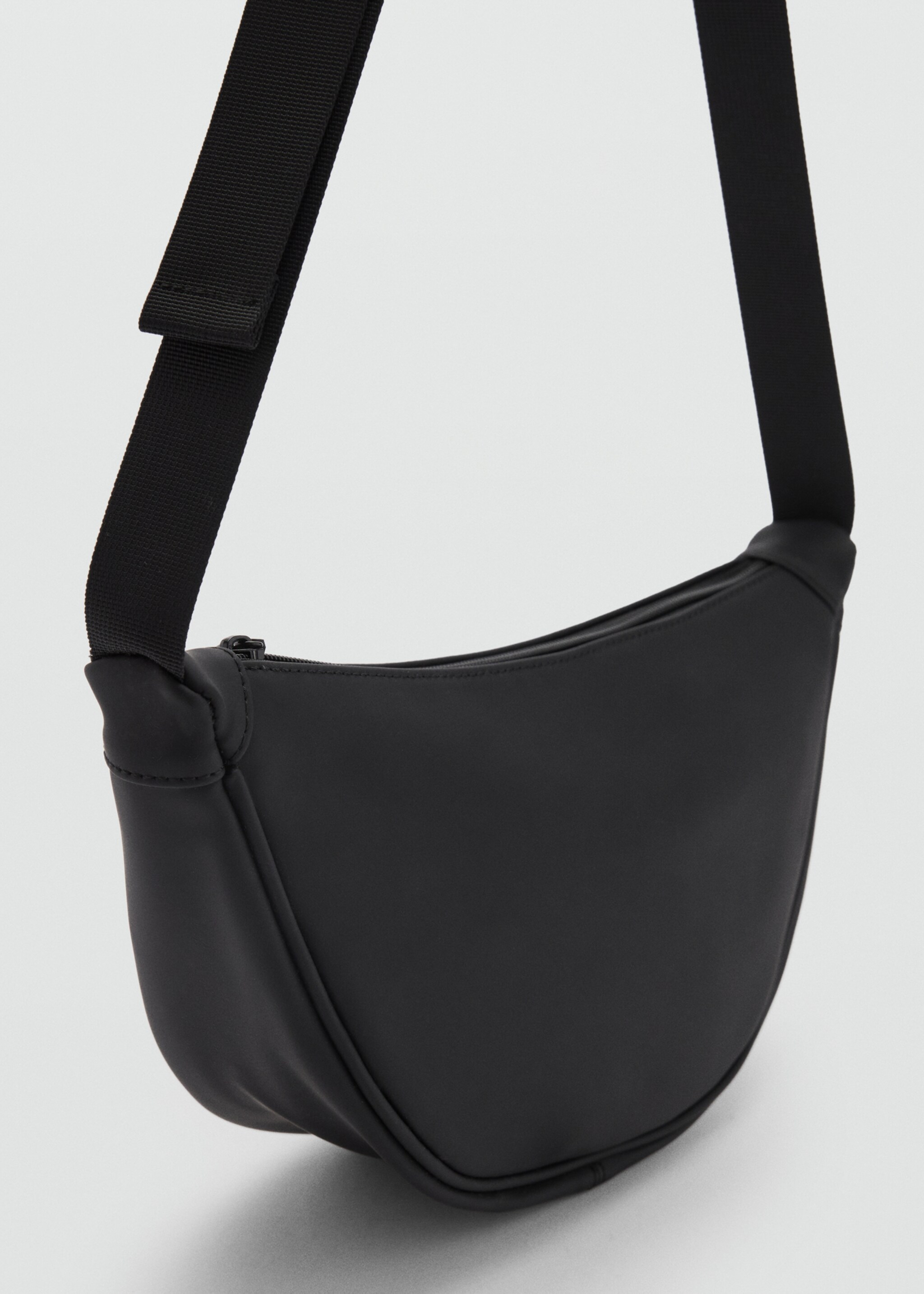 Bandolera engomada - Plano medio, Negro. Ref: 87040605-00.
