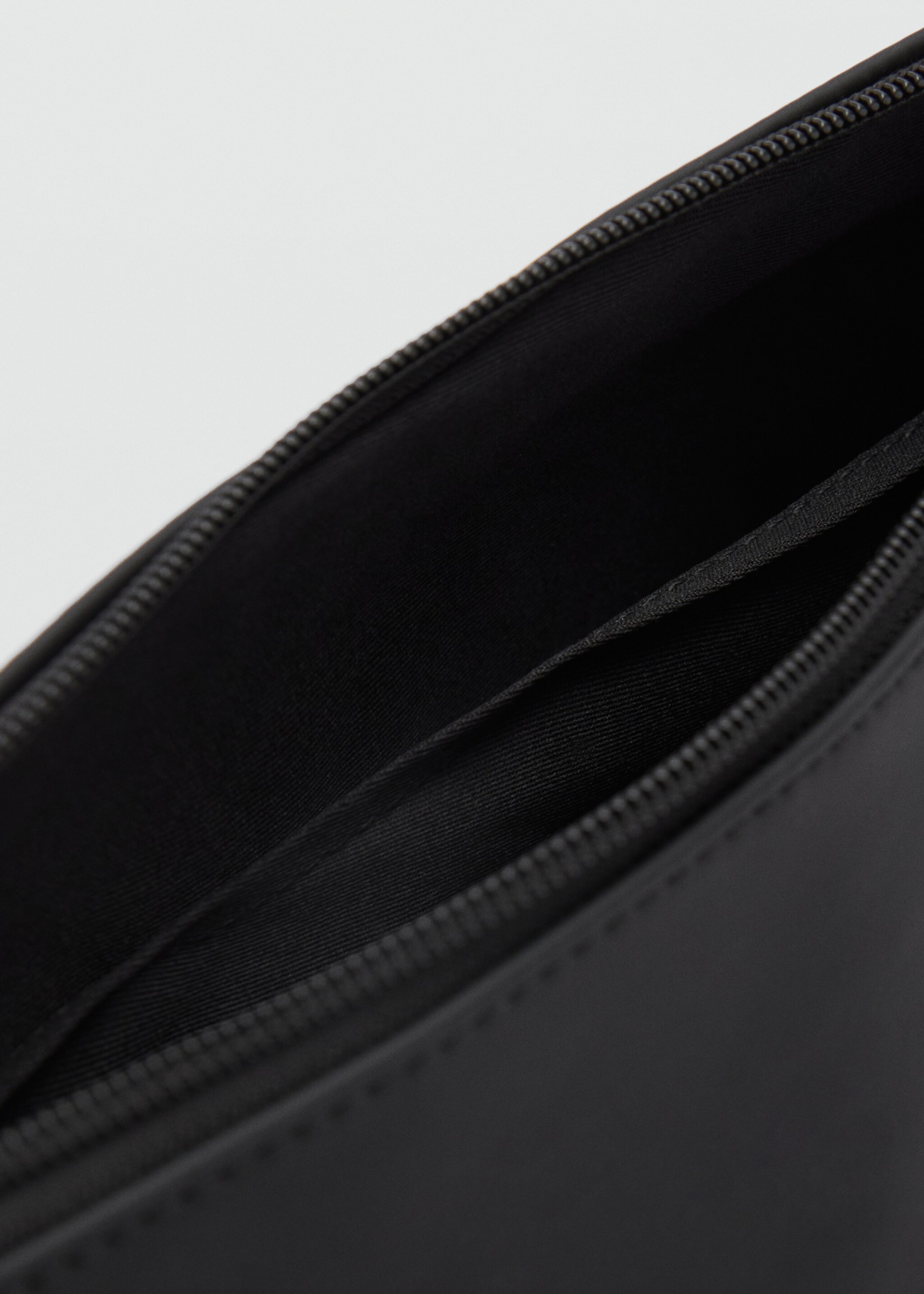 Bandolera engomada - Detalle del artículo 1, Negro. Ref: 87040605-00.
