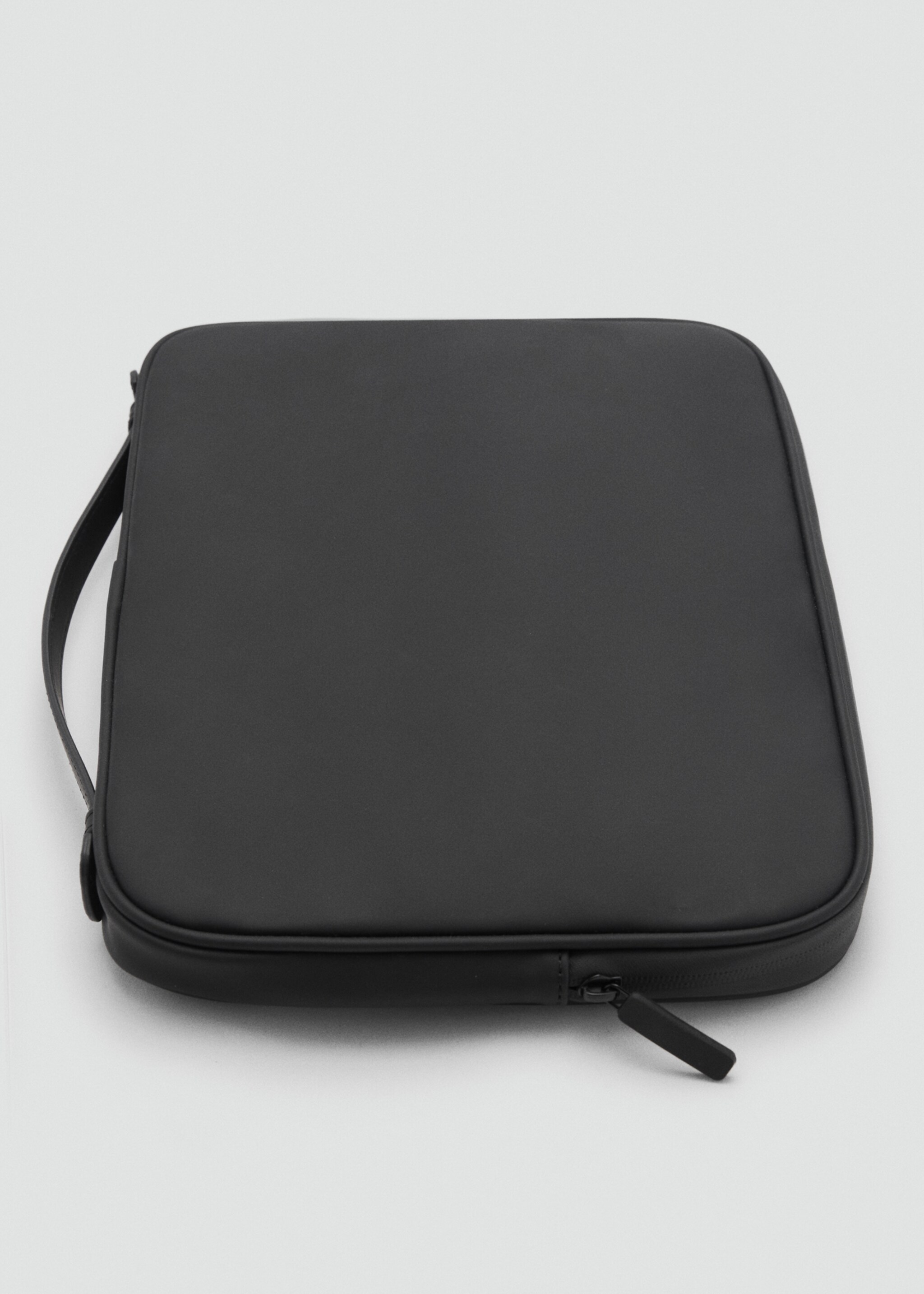 Rubberised laptop case - Details of the article 1, Black. Ref: 87040606-00.