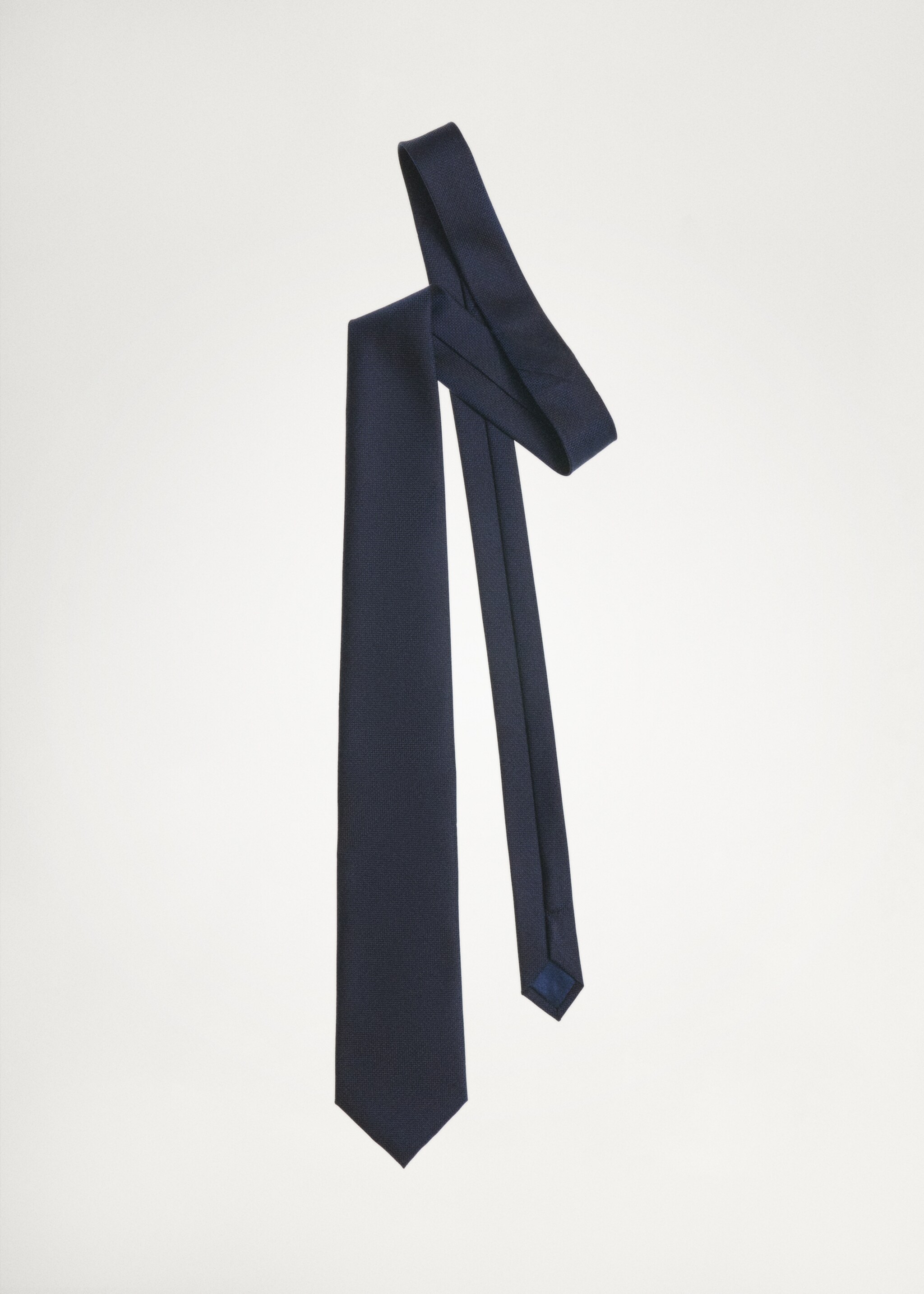 Gravata lisa com microestrutura - Pormenor do artigo 9, Azul-marinho escuro. Ref: 87040608-00.