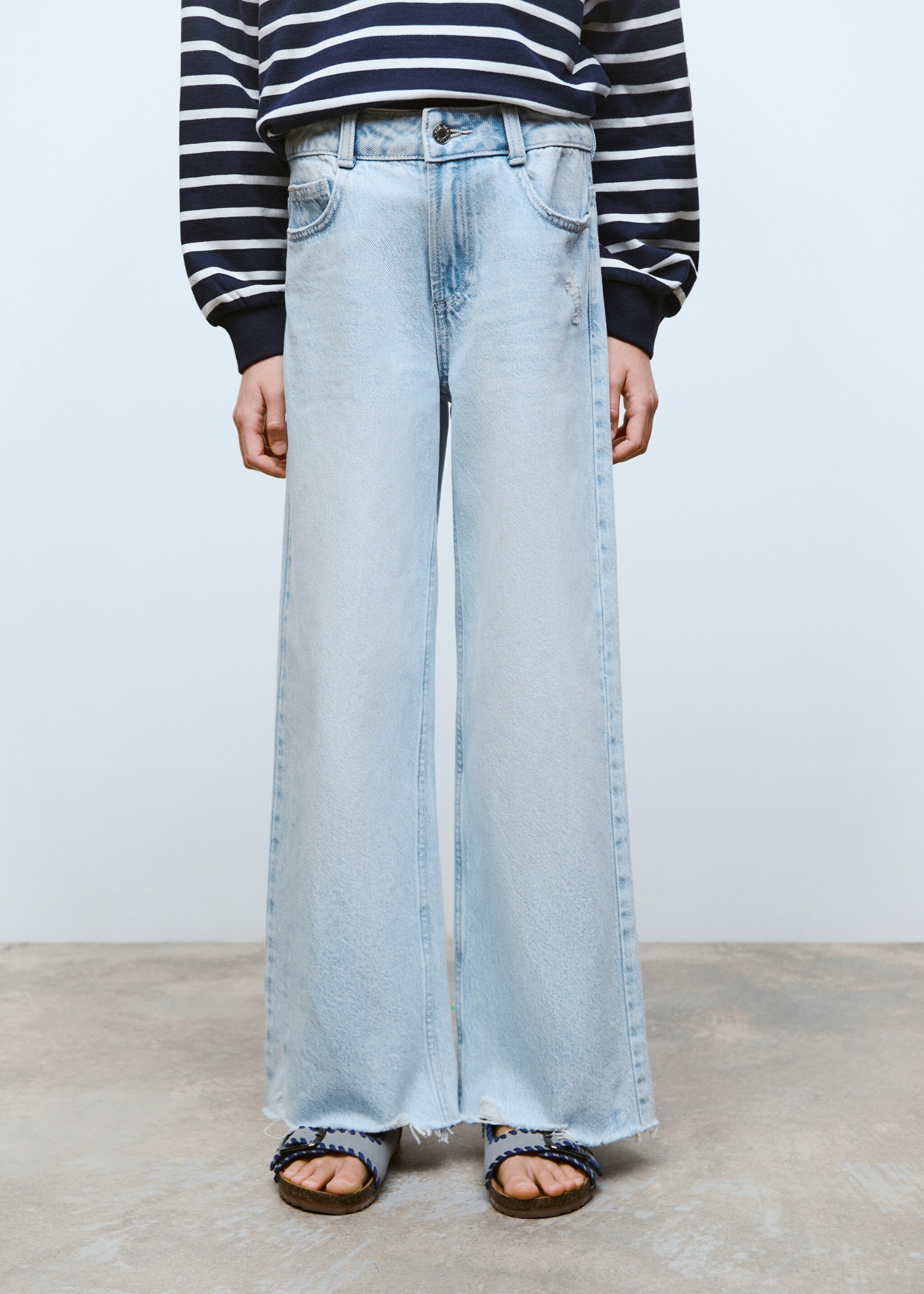 Wideleg low frayed hem jeans - Details of the article 6, Light Blue. Ref: 87040618-00.