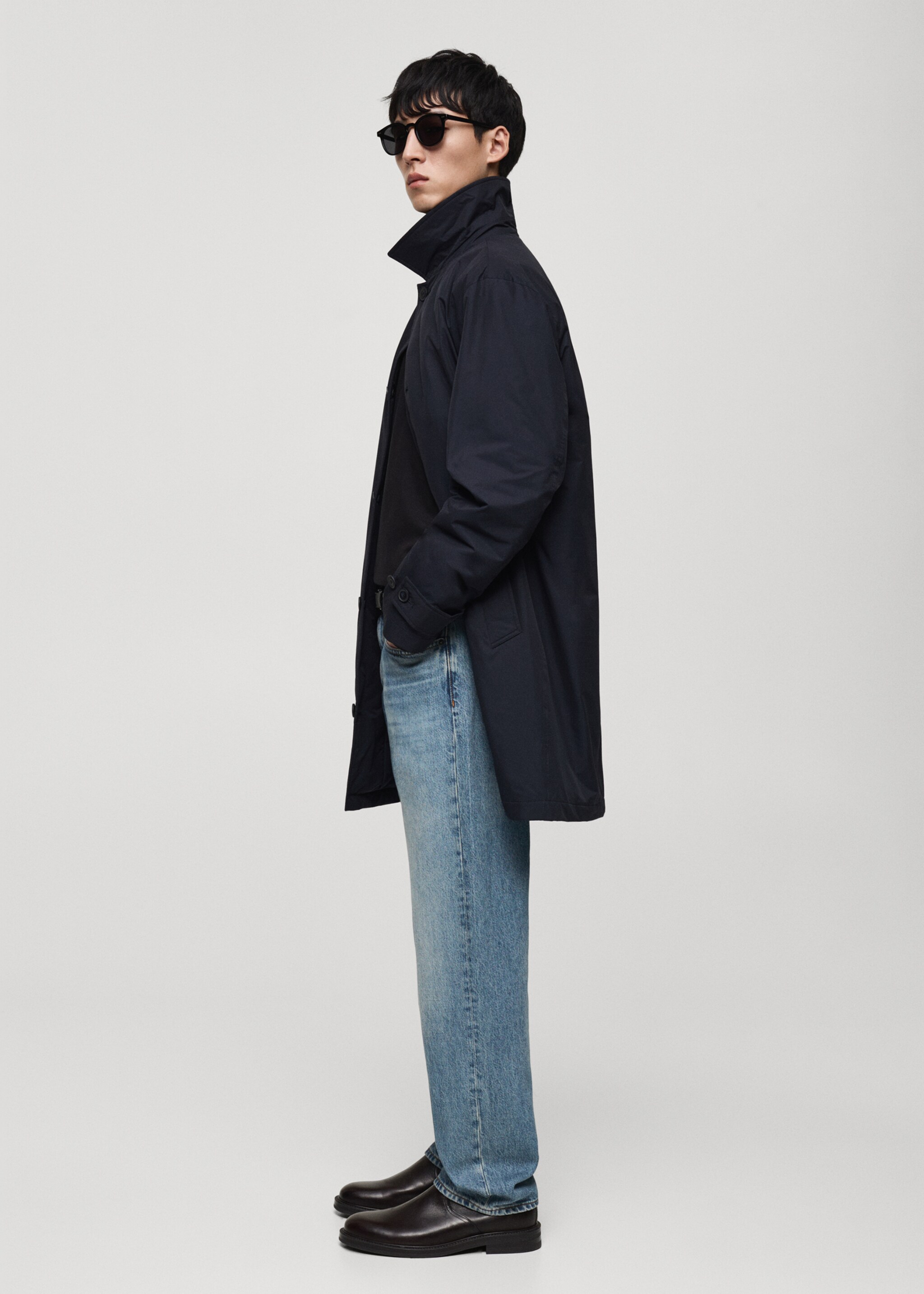 Moby straight-fit worn-effect jeans - Details of the article 2, Medium Blue. Ref: 87040619-00.