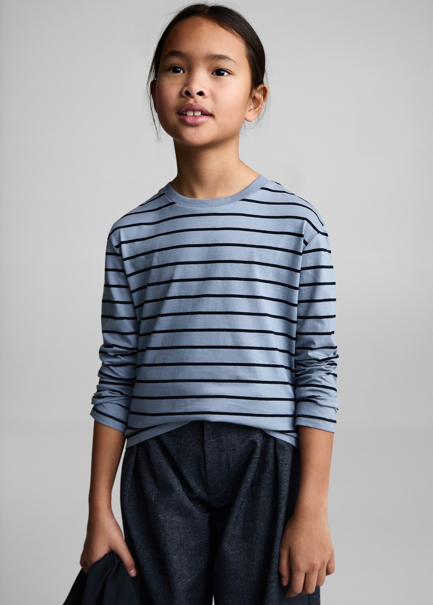 Randig bomull t-shirt - Bild av mittparti