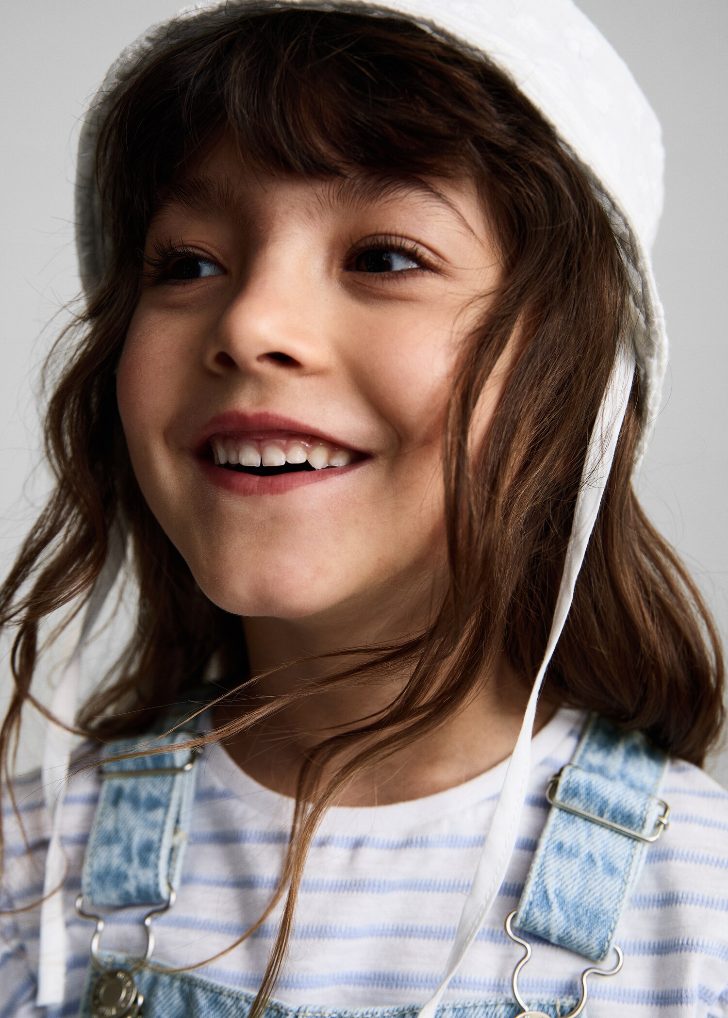 Kurzer Jeans-Latzrock - Detail des Artikels 1