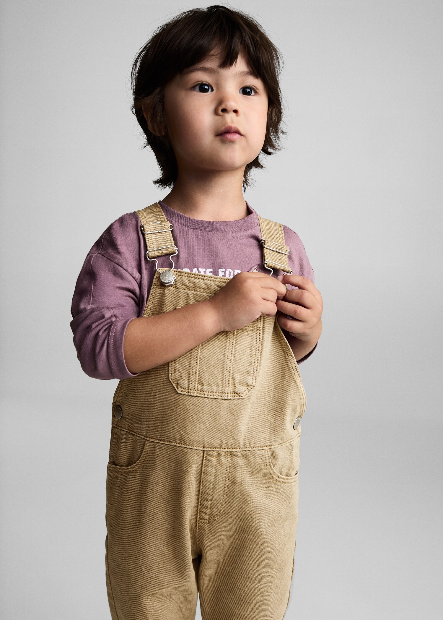 Salopette longue jean - Plan moyen