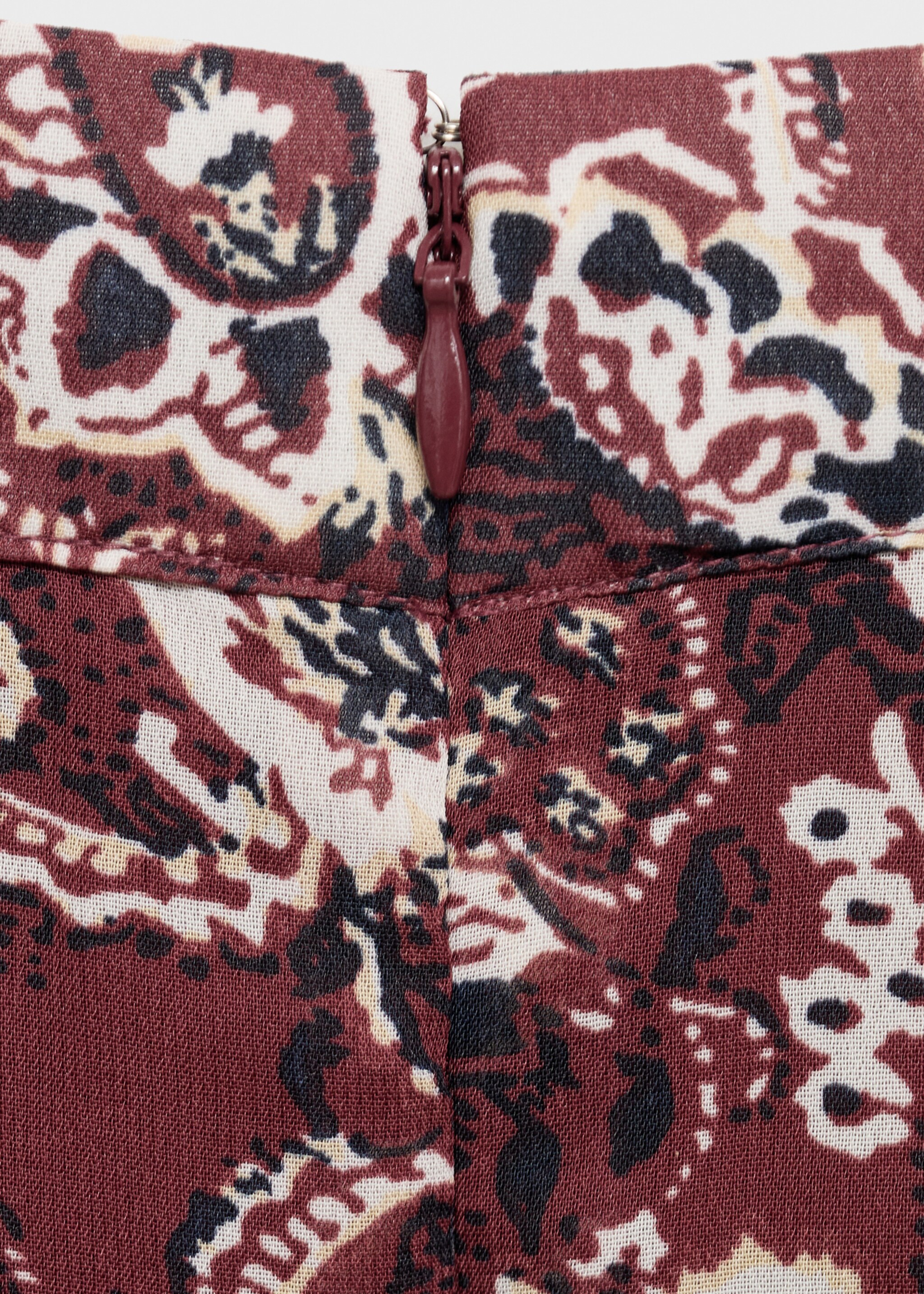 Asymmetrisches Printkleid - Detail des Artikels 0, Granatrot. Ref: 87041513-00.