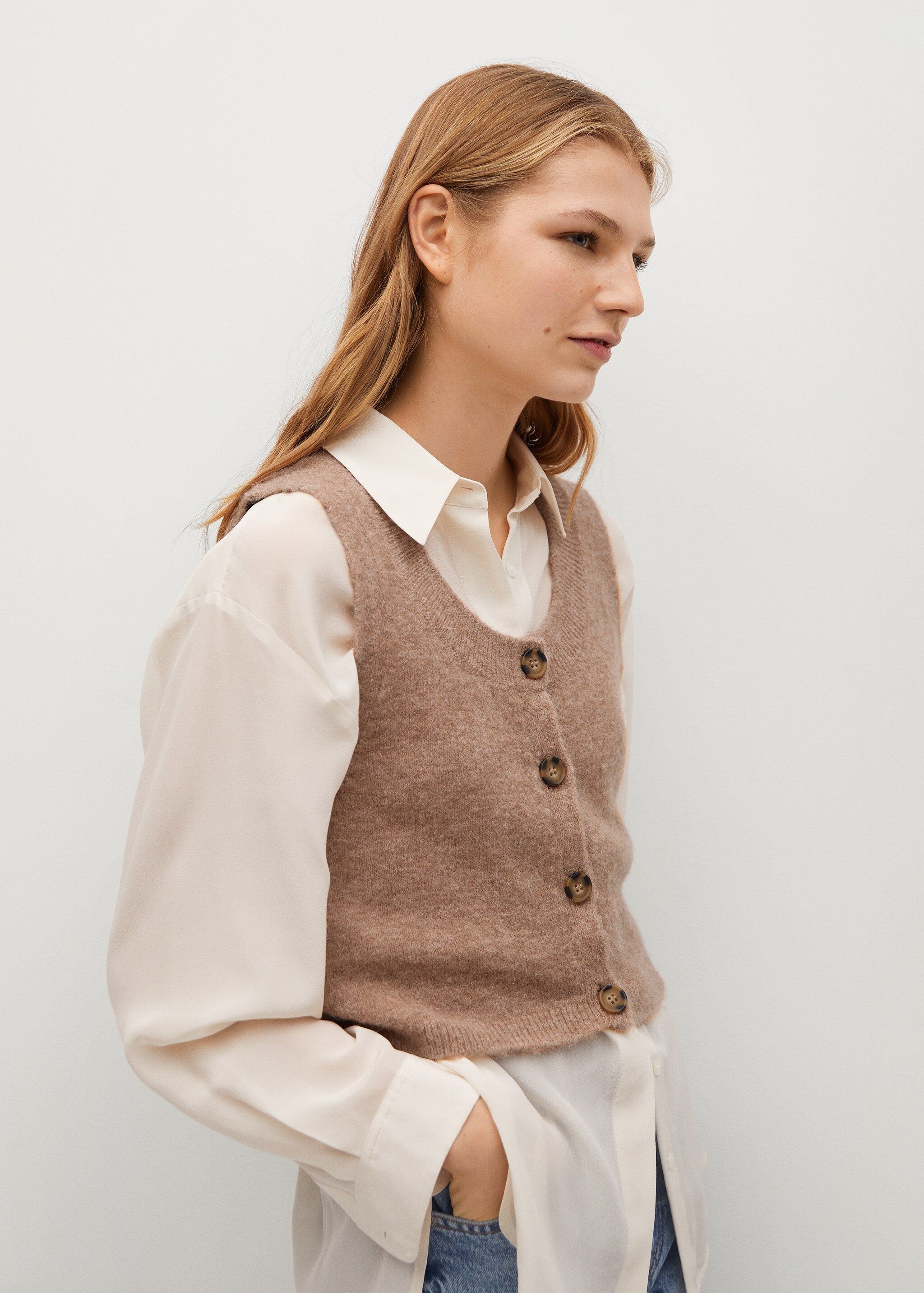 Knitted gilet with buttons - Details of the article 1