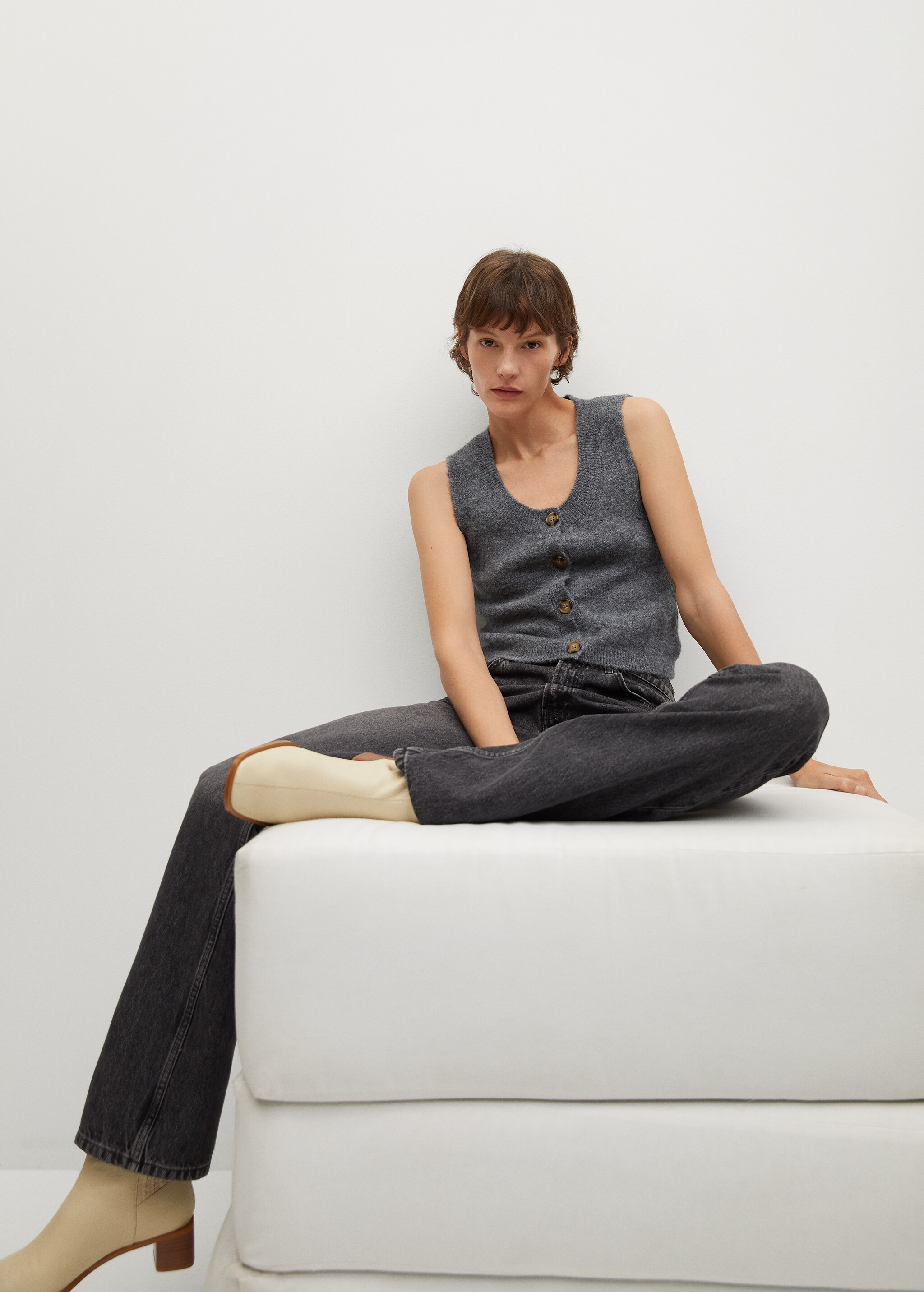Knitted gilet with buttons - Details of the article 1