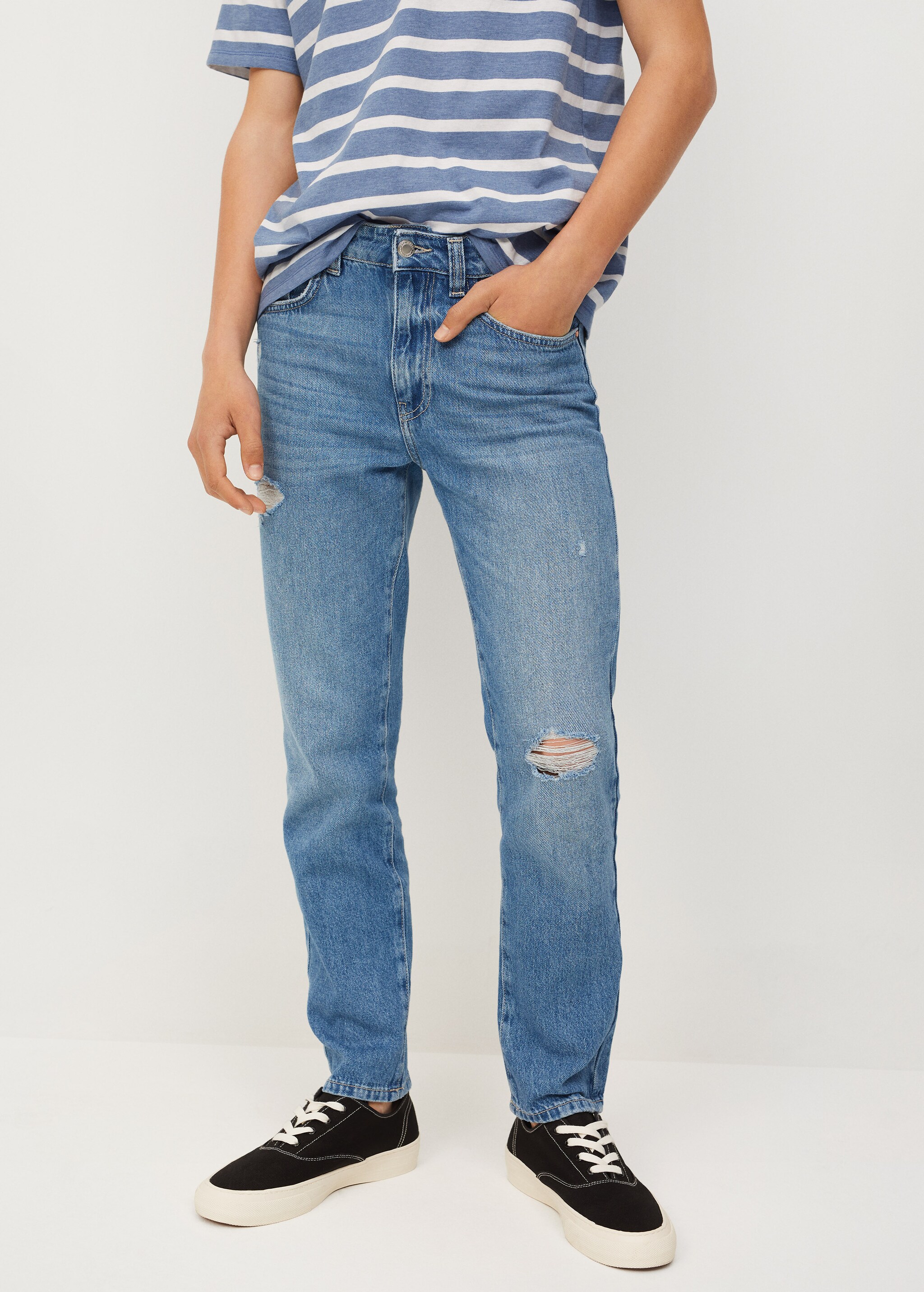Jeans straight-fit rotos decorativos  - Plano medio