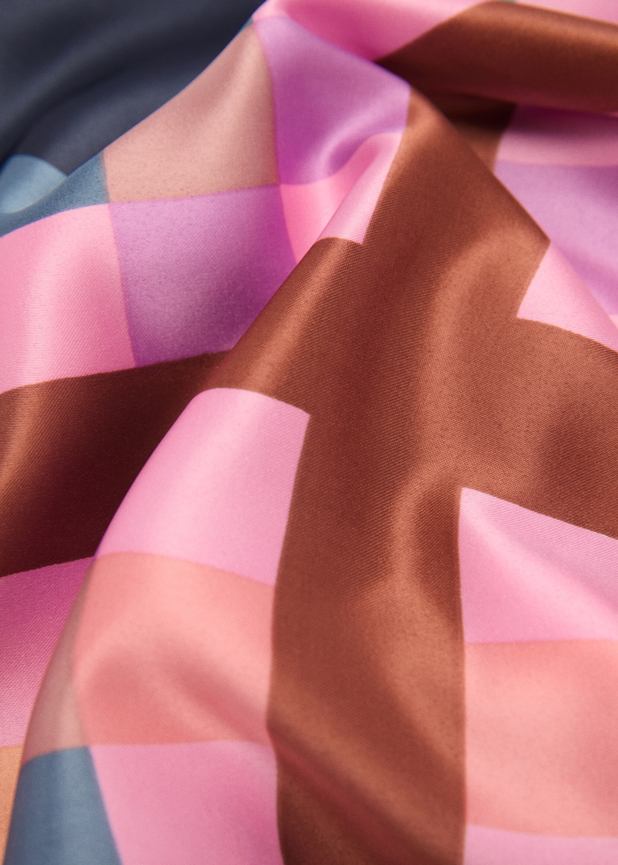 Satin check scarf - Medium plane, Pink. Ref: 87042534-00.