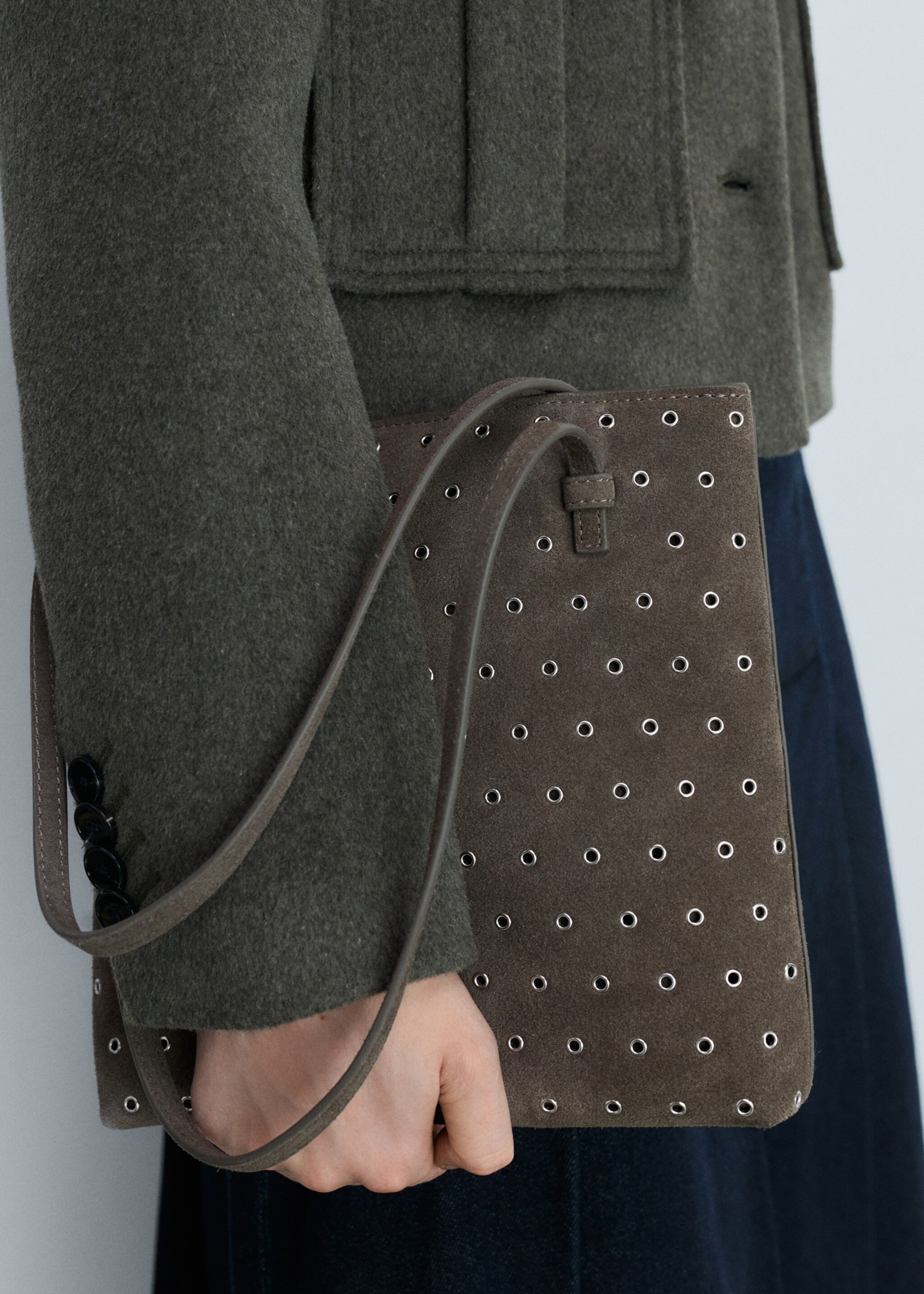 Die-cut leather shoulder bag - Details of the article 9, Medium Brown. Ref: 87042541-00.