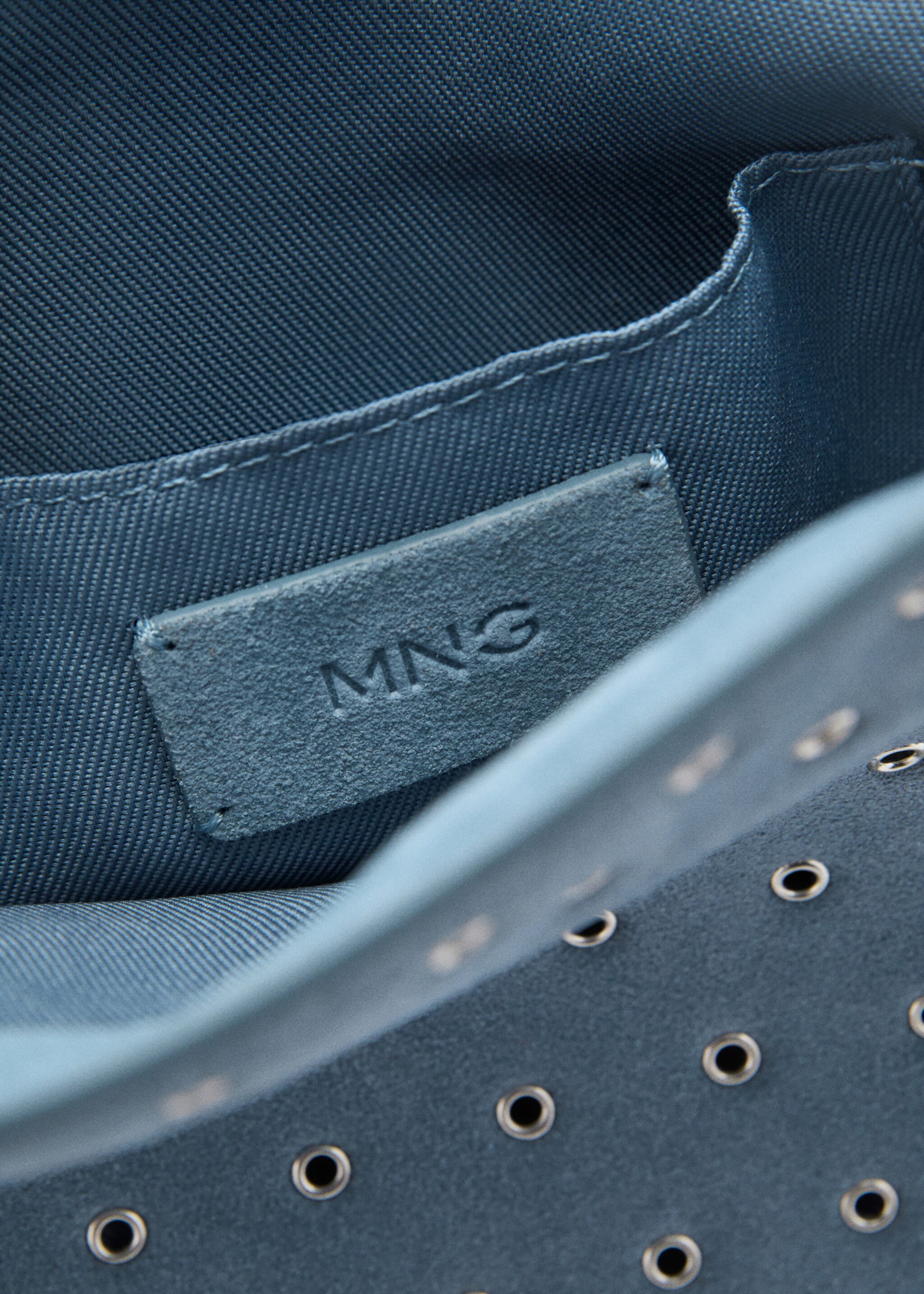 Die-cut leather shoulder bag - Details of the article 3, Blue. Ref: 87042541-00.