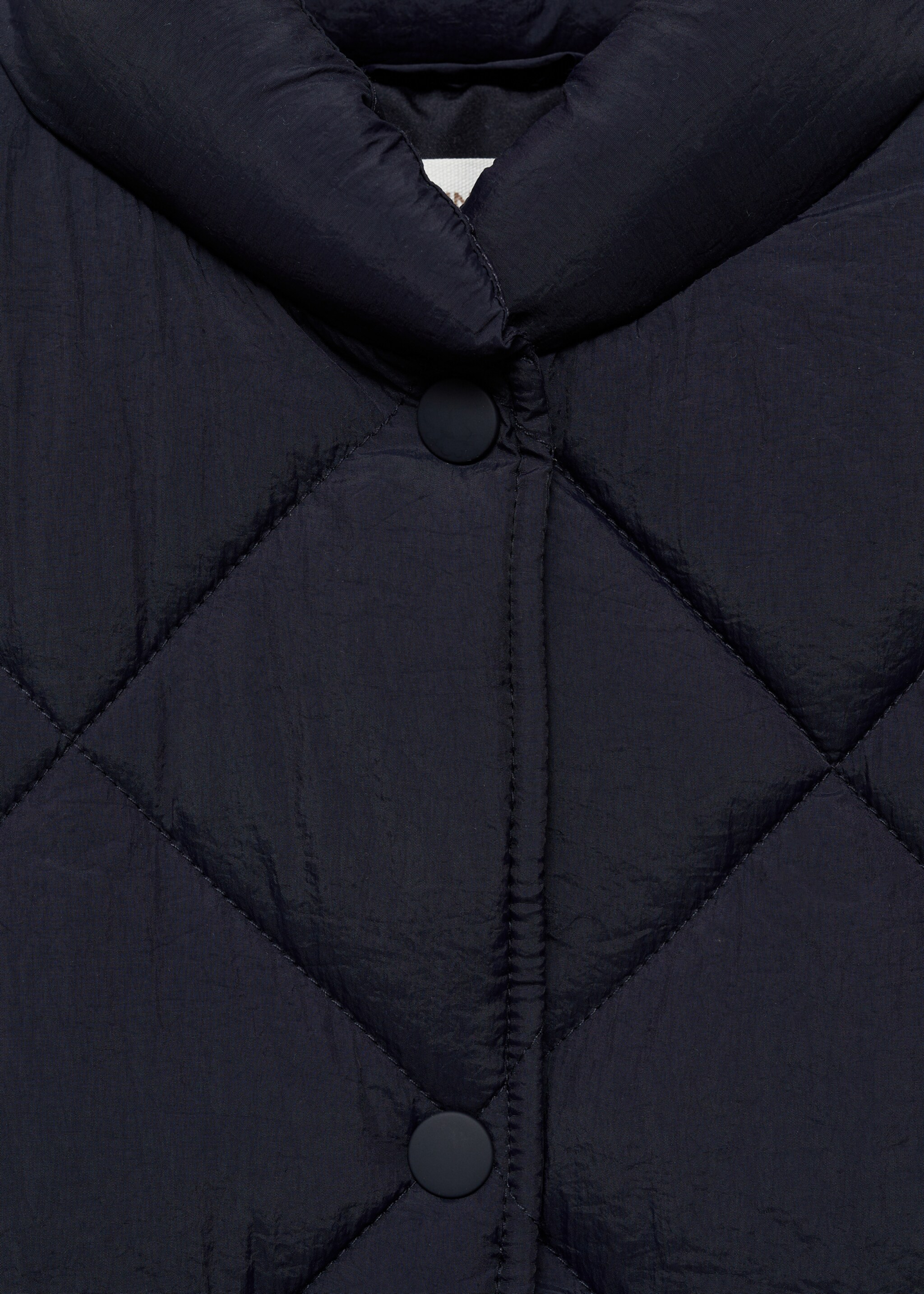 Ruitvormig doorgestikte bodywarmer - Detail van het artikel 8, Donkermarine. Ref: 87042891-00.