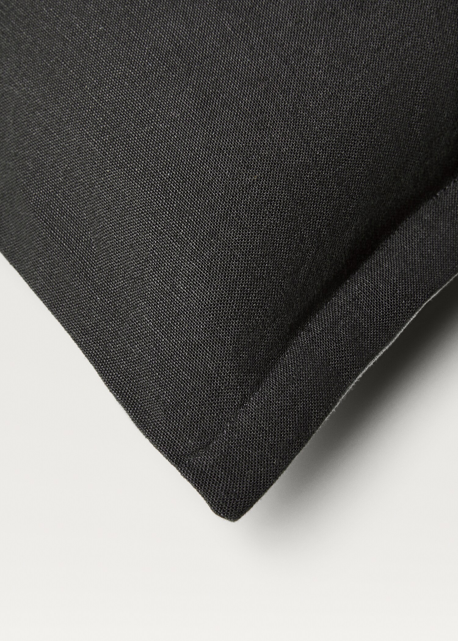Bicolour linen cushion cover 60x60 cm - Details of the article 4