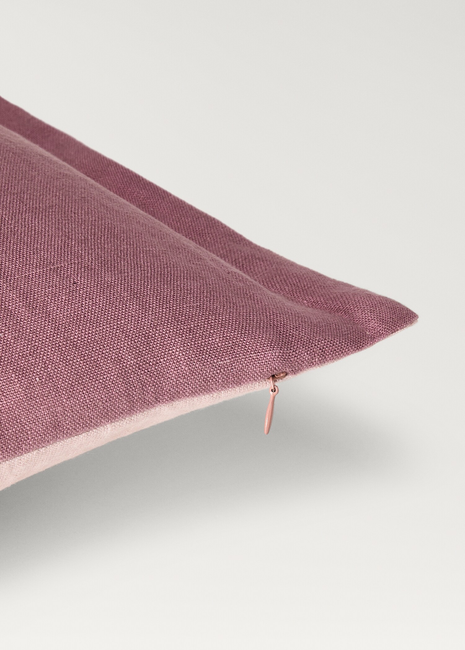 Bicolour linen cushion cover 60x60 cm - Details of the article 3