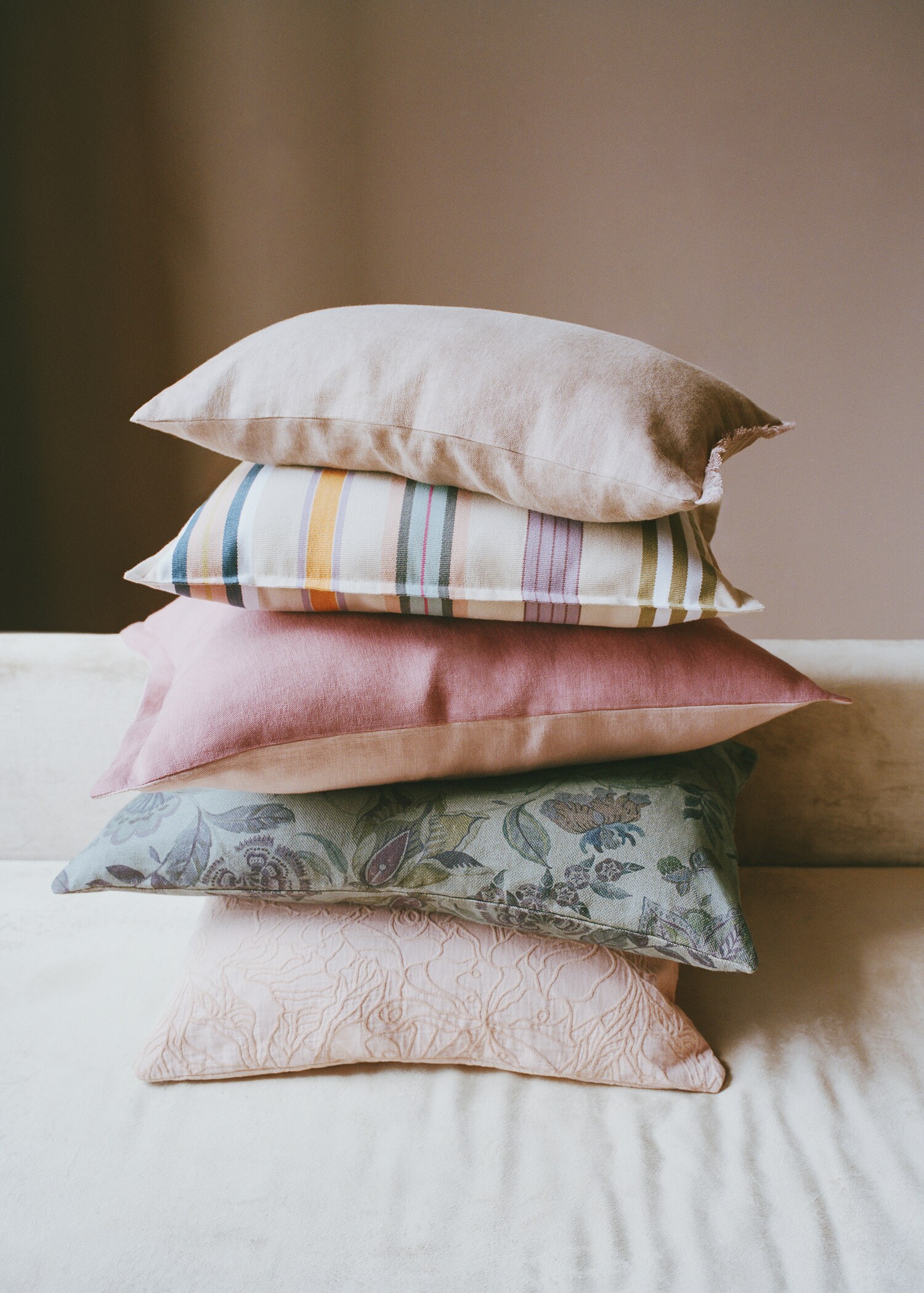 Bicolour linen cushion cover 60x60 cm - Details of the article 6