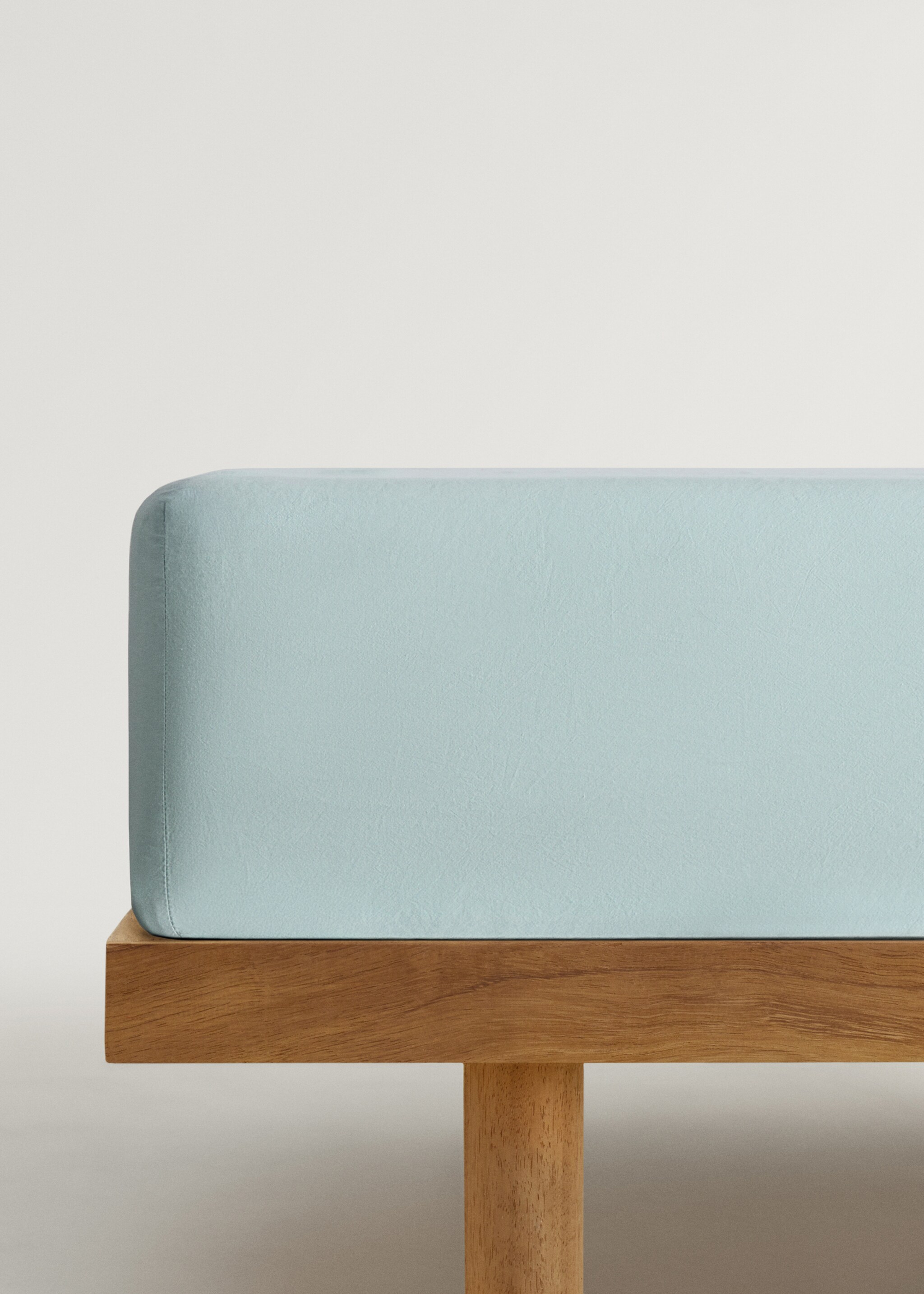 Washed cotton fitted sheet for 180 cm bed - Article without model, Pastel Green. Ref: 87042932-00.