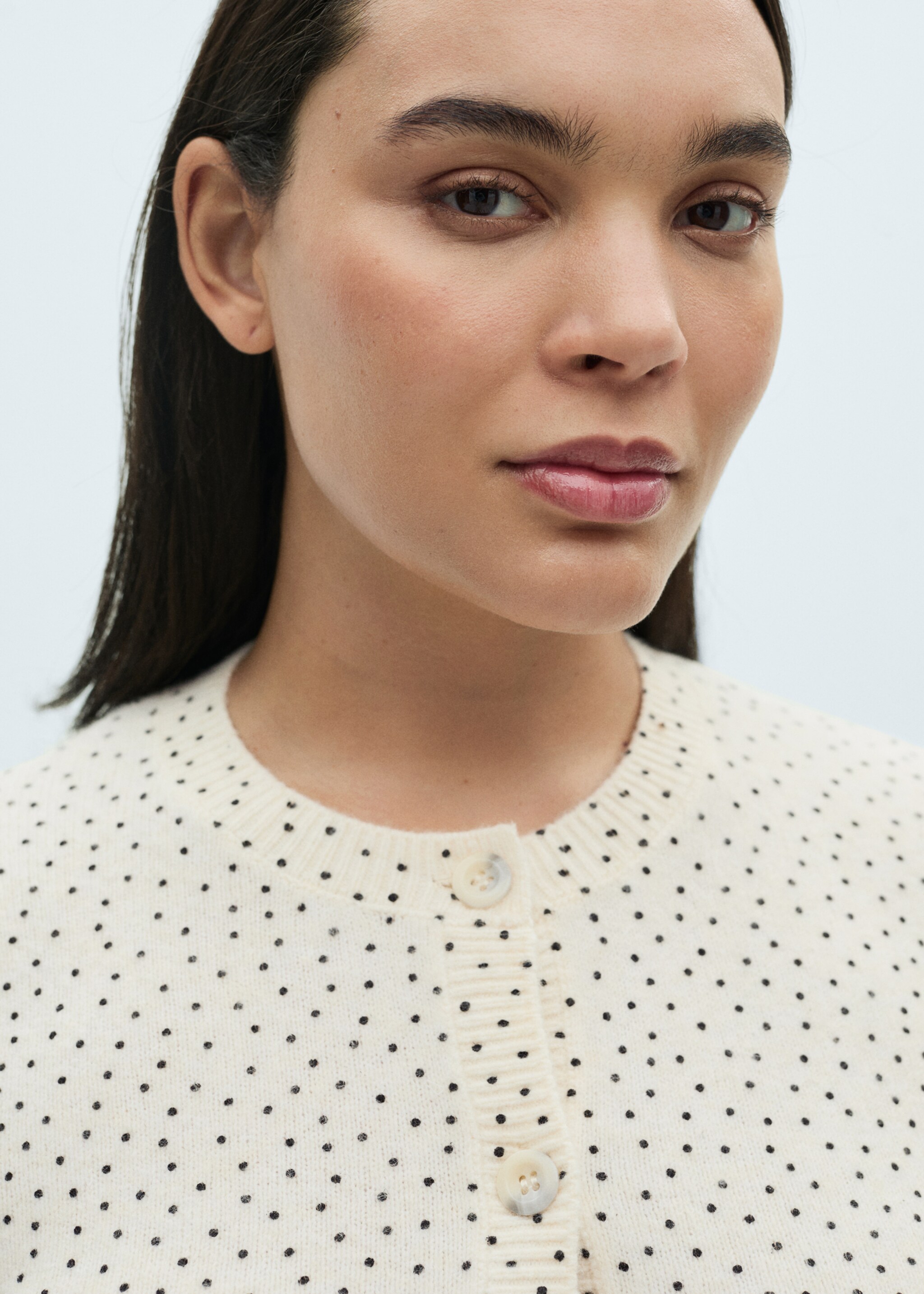 Polka-dot knitted cardigan - Details of the article 4, Ecru. Ref: 87043271-00.