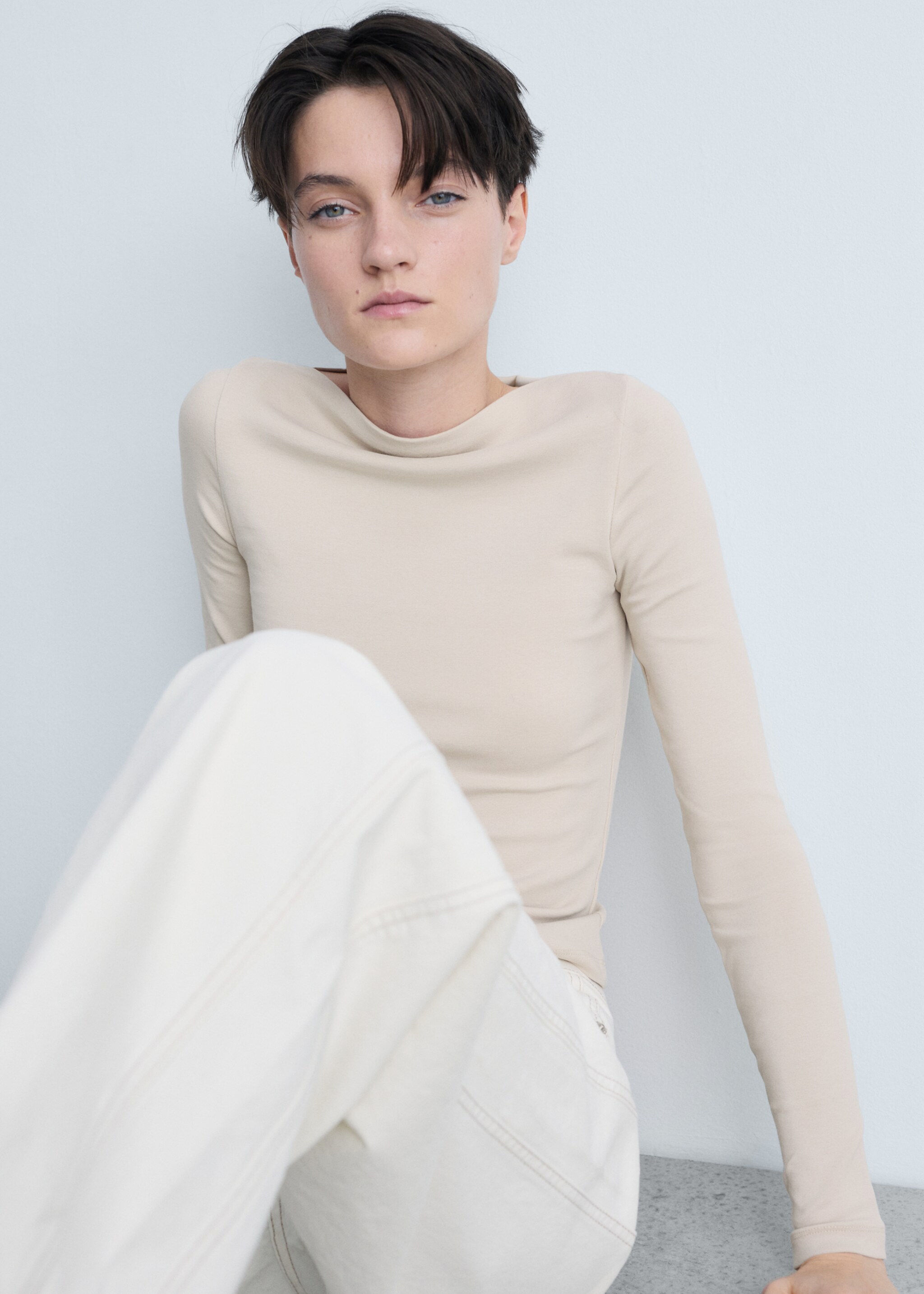 Baumwoll-T-Shirt mit Bateau-Ausschnitt - Detail des Artikels 2, Hellgrau/Pastellgrau. Ref: 87043281-00.