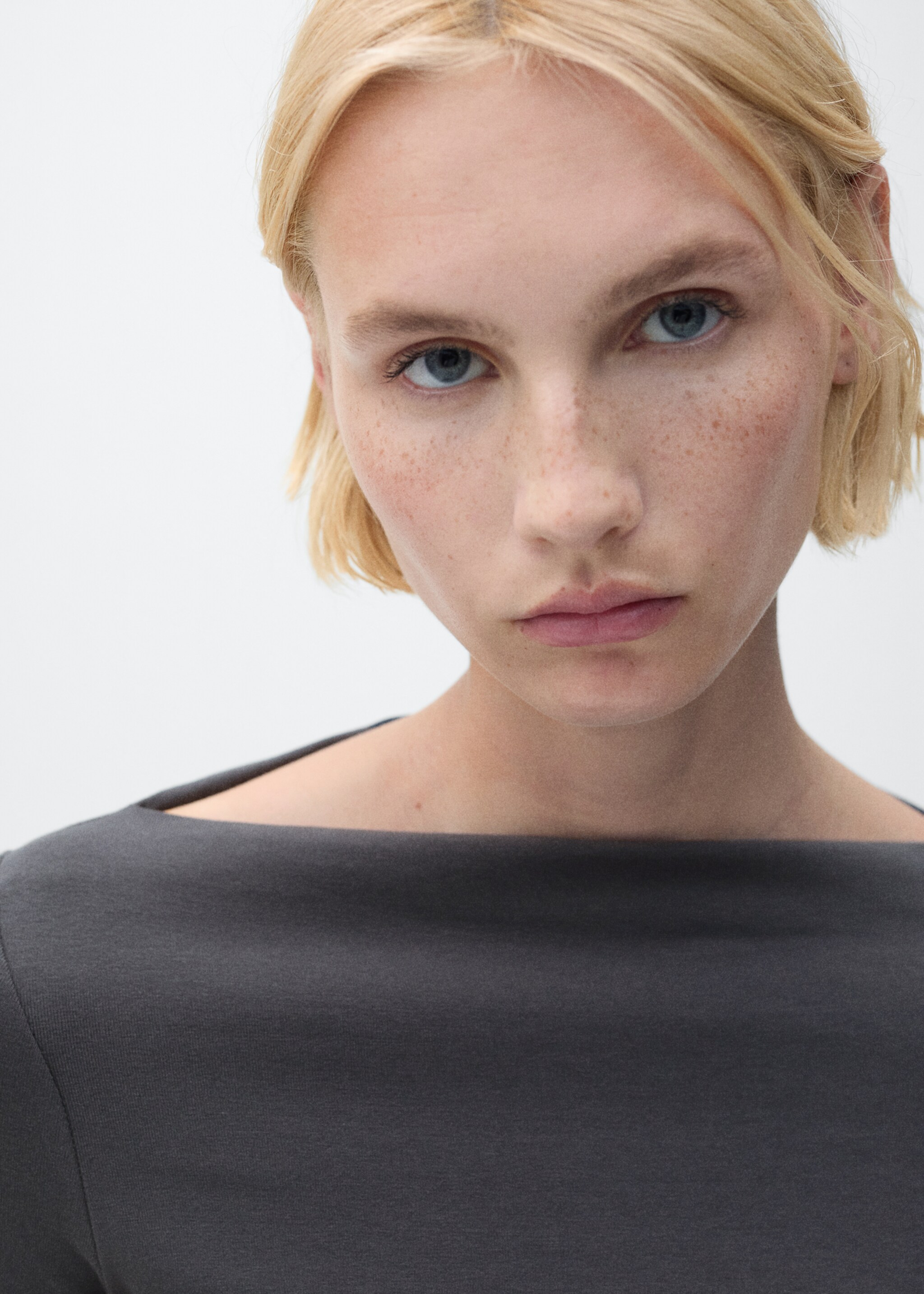 Baumwoll-T-Shirt mit Bateau-Ausschnitt - Detail des Artikels 1, Anthrazit. Ref: 87043281-00.