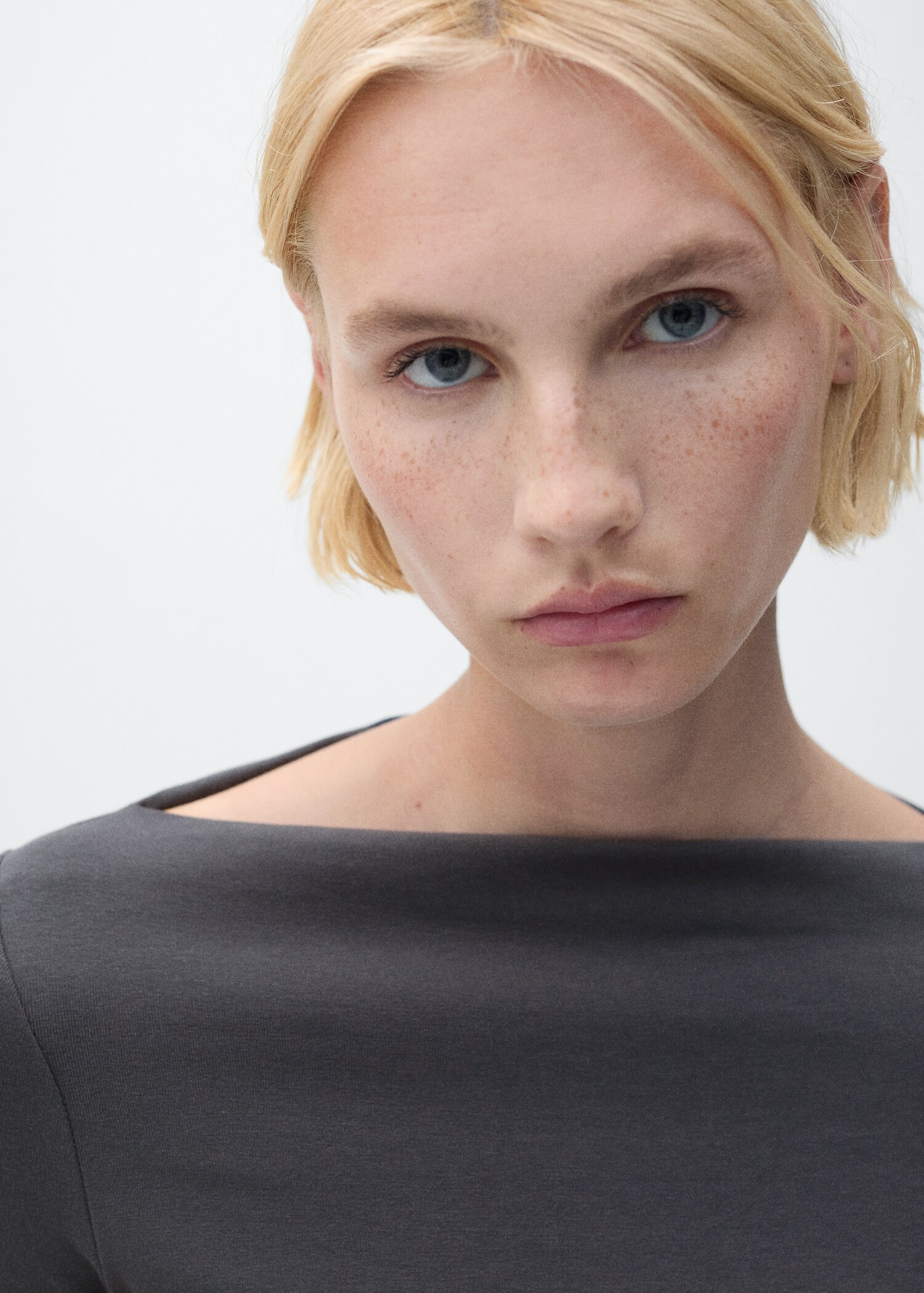 Baumwoll-T-Shirt mit Bateau-Ausschnitt - Detail des Artikels 1