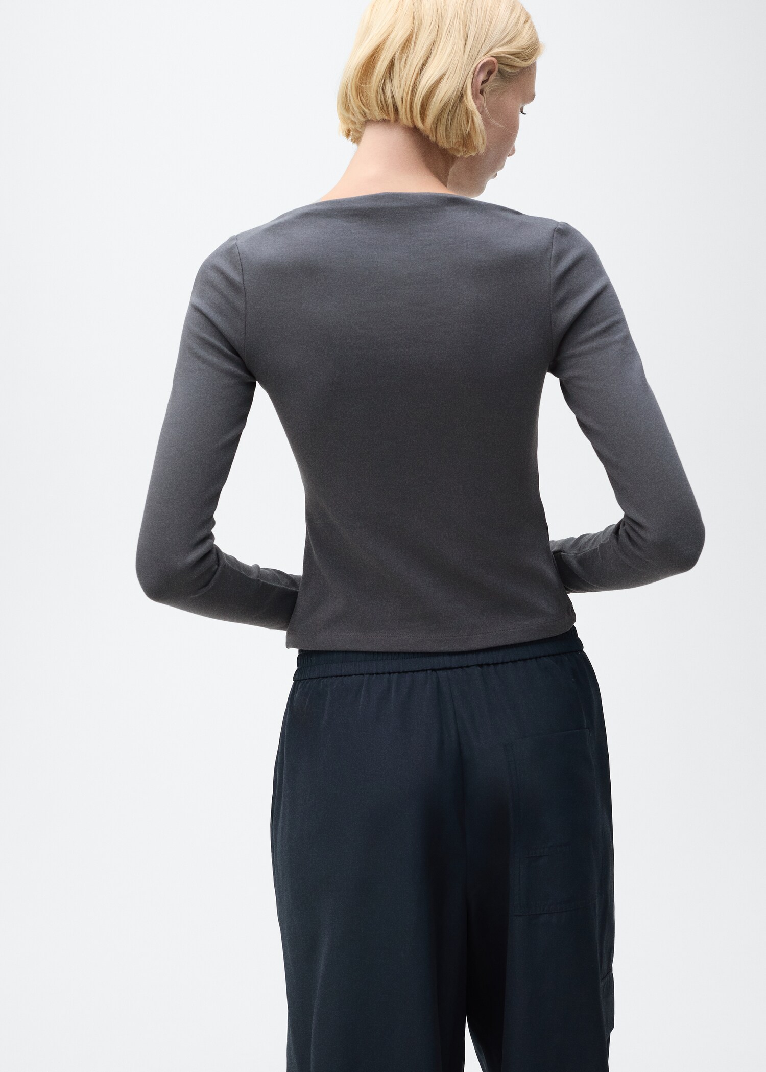 Baumwoll-T-Shirt mit Bateau-Ausschnitt - Rückseite des Artikels