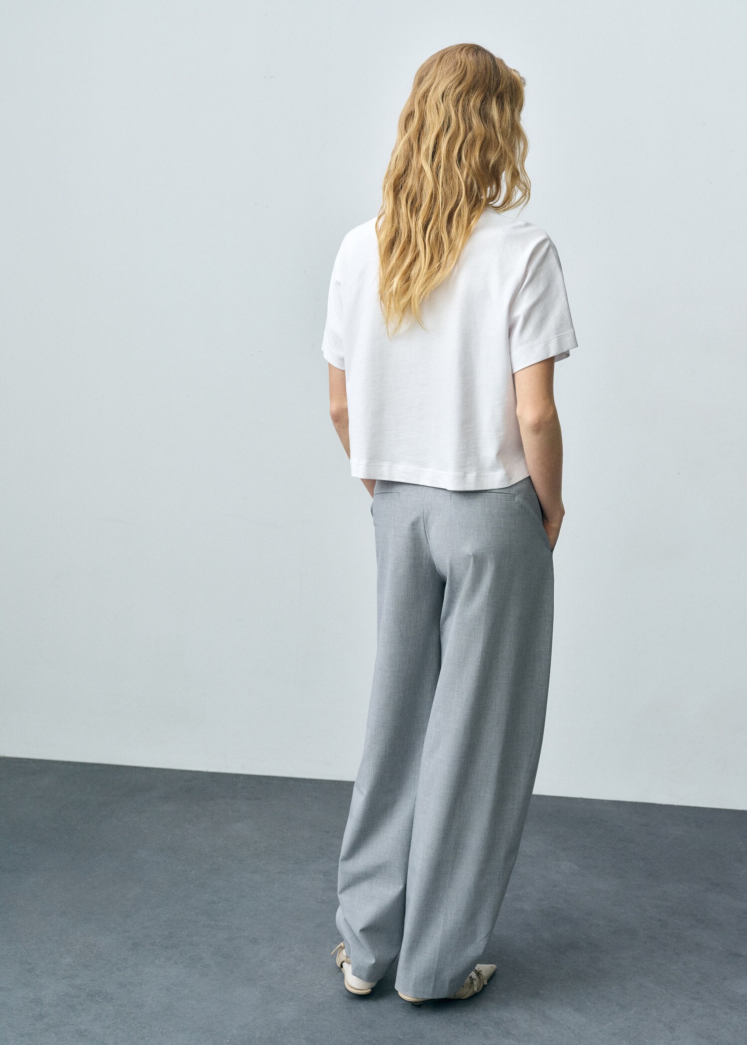 Short-sleeved cotton t-shirt - Reverse of the article