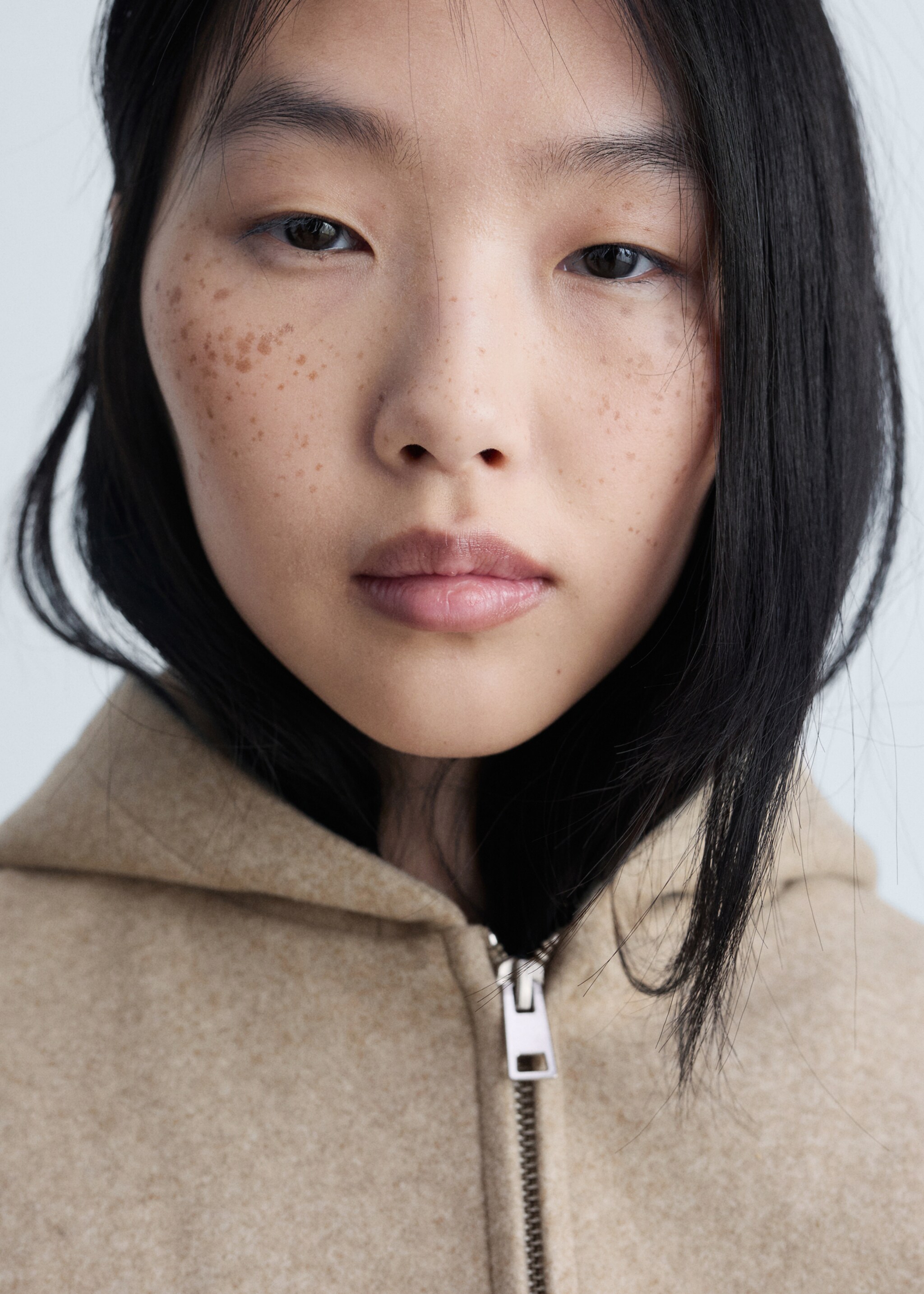 Oversized hooded jacket - Details of the article 1, Sand. Ref: 87043287-00.