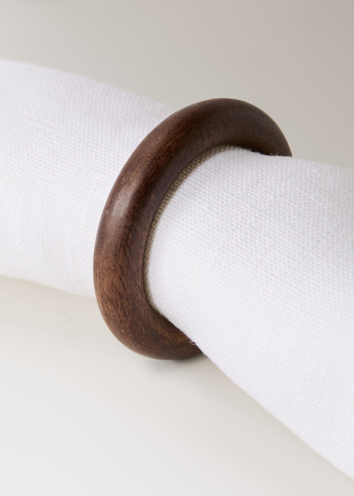 Wooden ring napkin holders - Details of the article 2