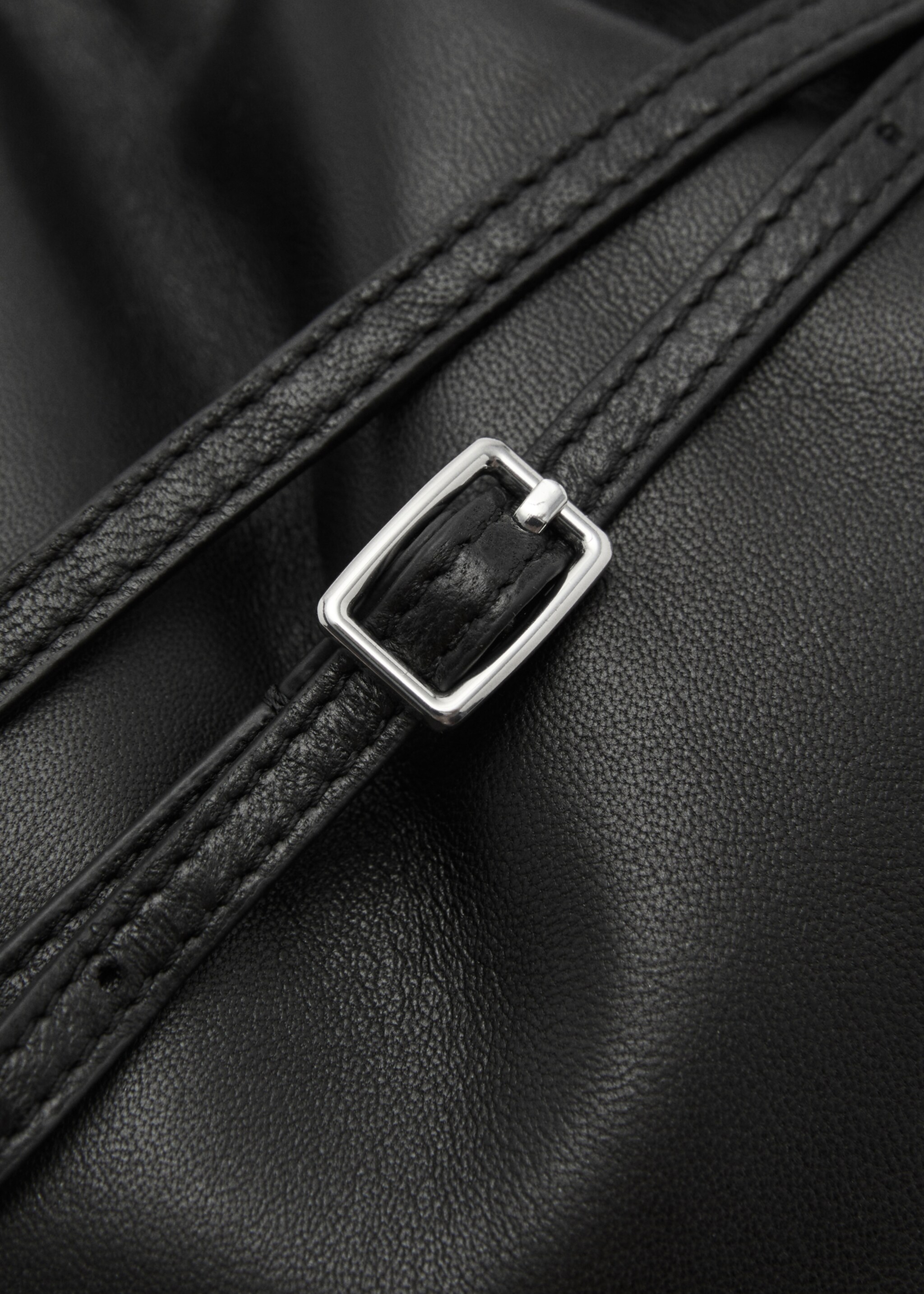 Bossa pell estil sac - Detall de l'article 1, Negre. Ref: 87043293-00.