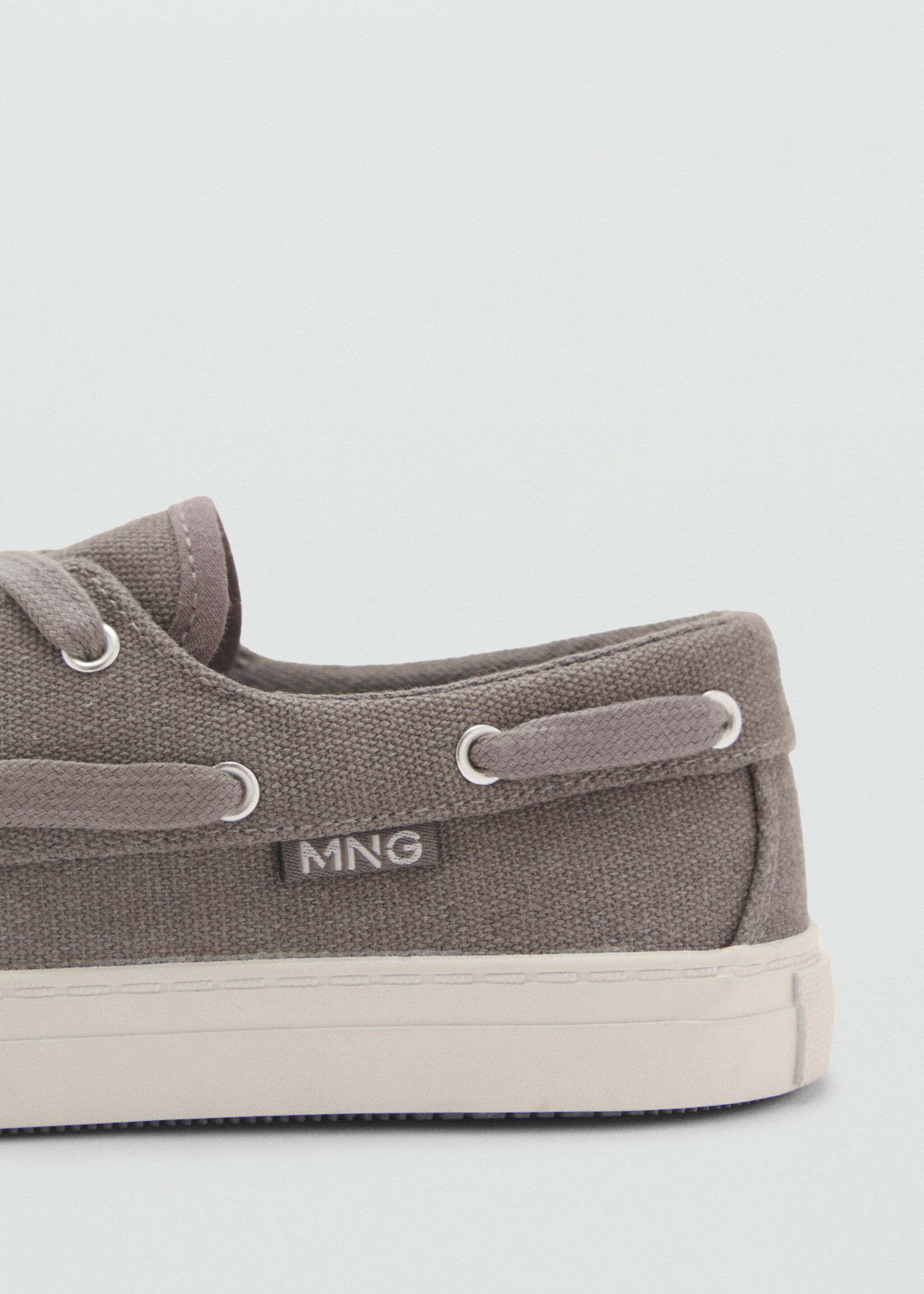 Chaussures bateau lacets - Détail de l'article 1, Gris. Ref: 87043639-00.