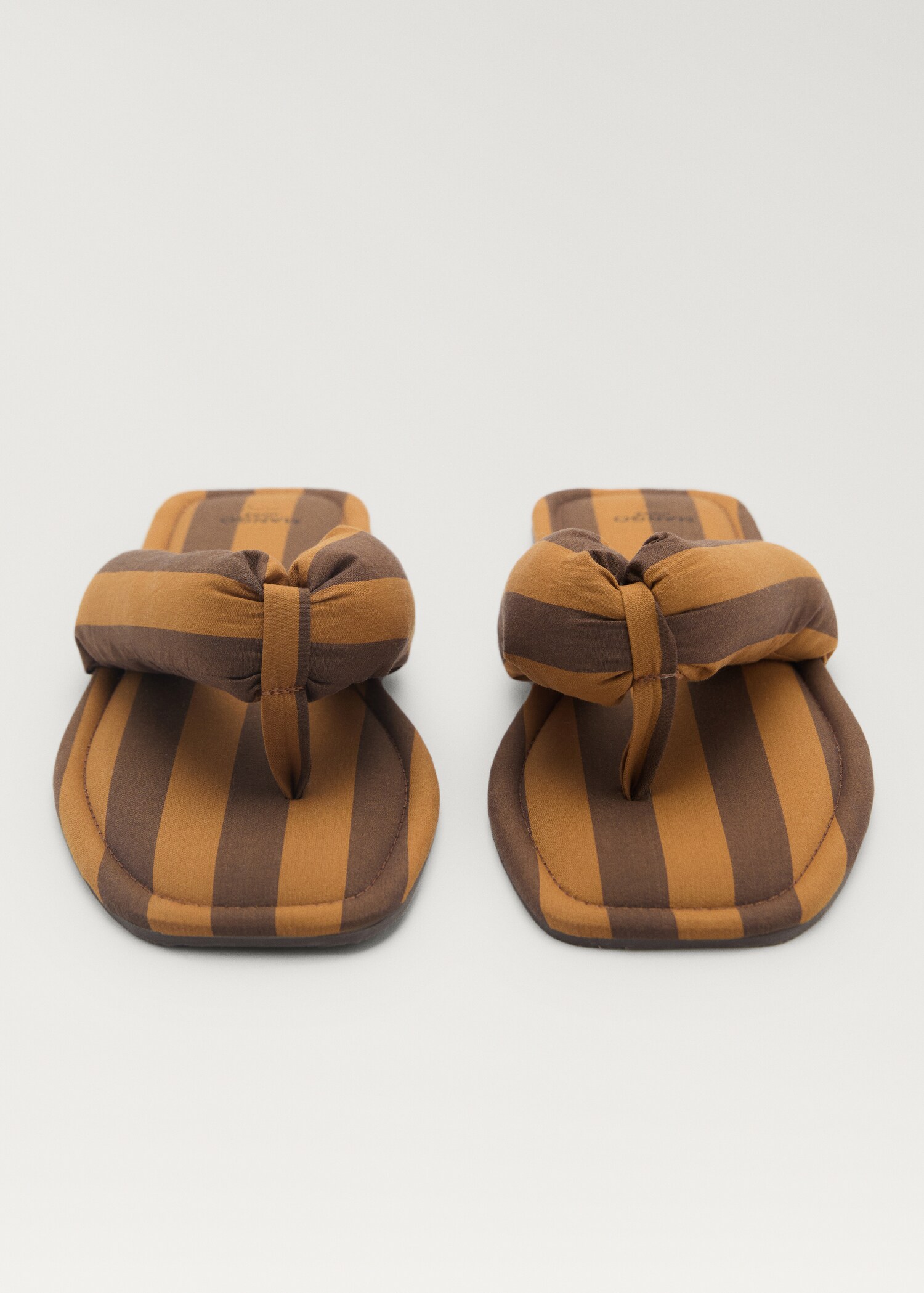 Zehentrenner-Hausschuhe mit gewebtem Streifen - Detail des Artikels 1